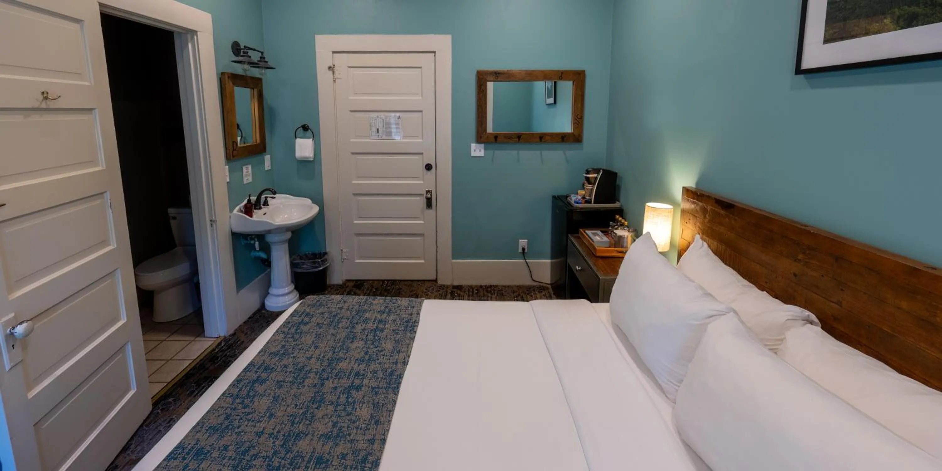 Bed in The Groveland Hotel