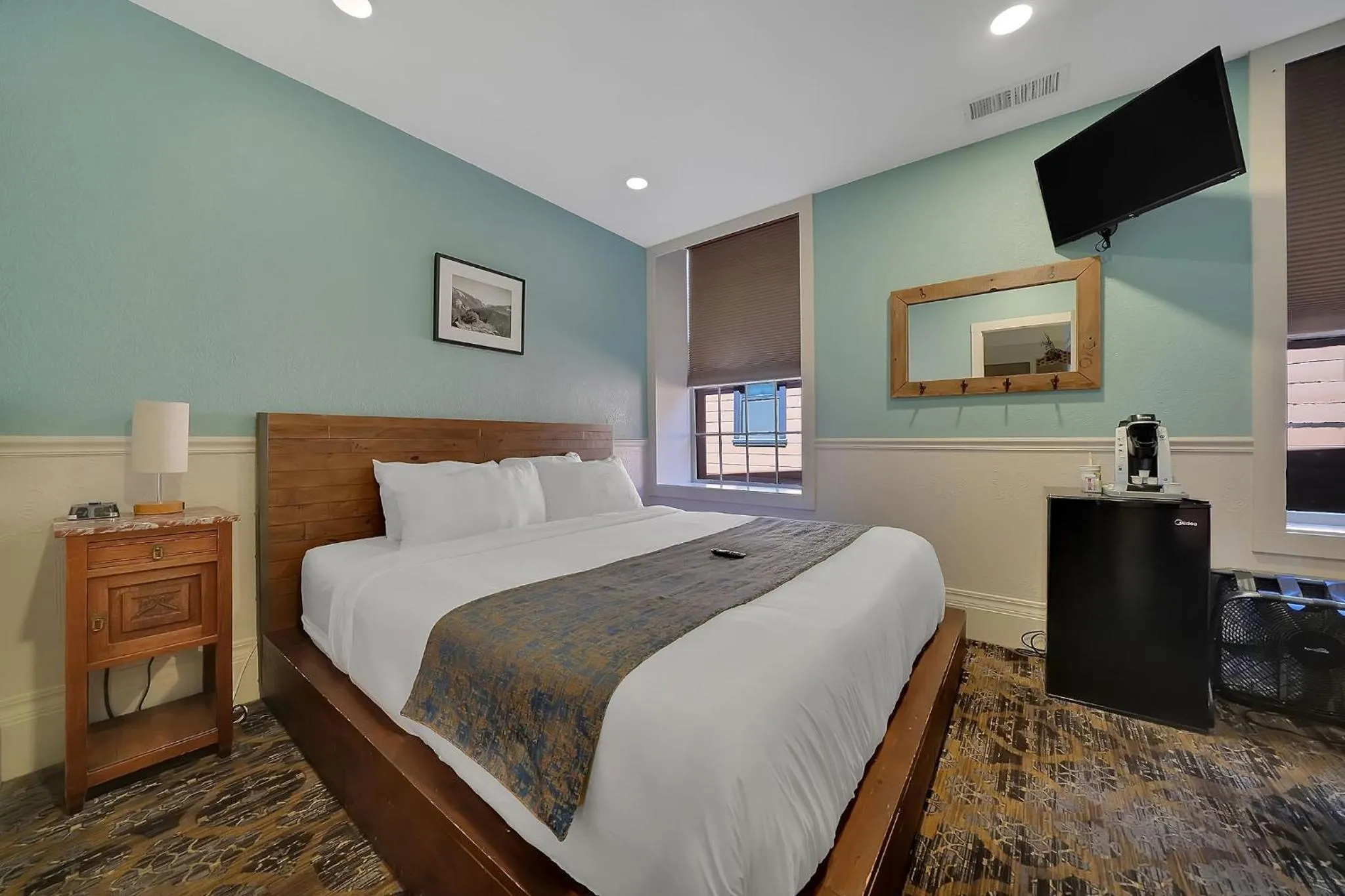 Bed in The Groveland Hotel