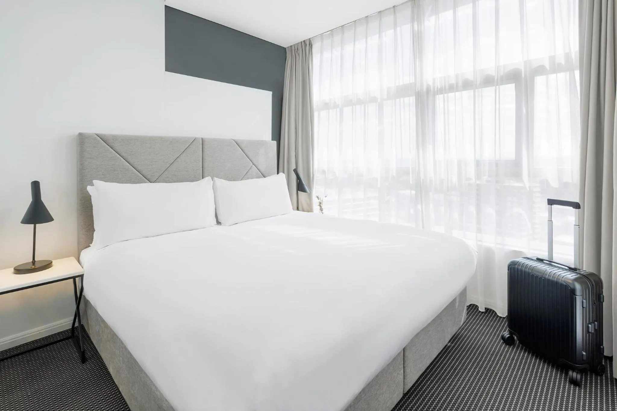 Bed in Meriton Suites Zetland