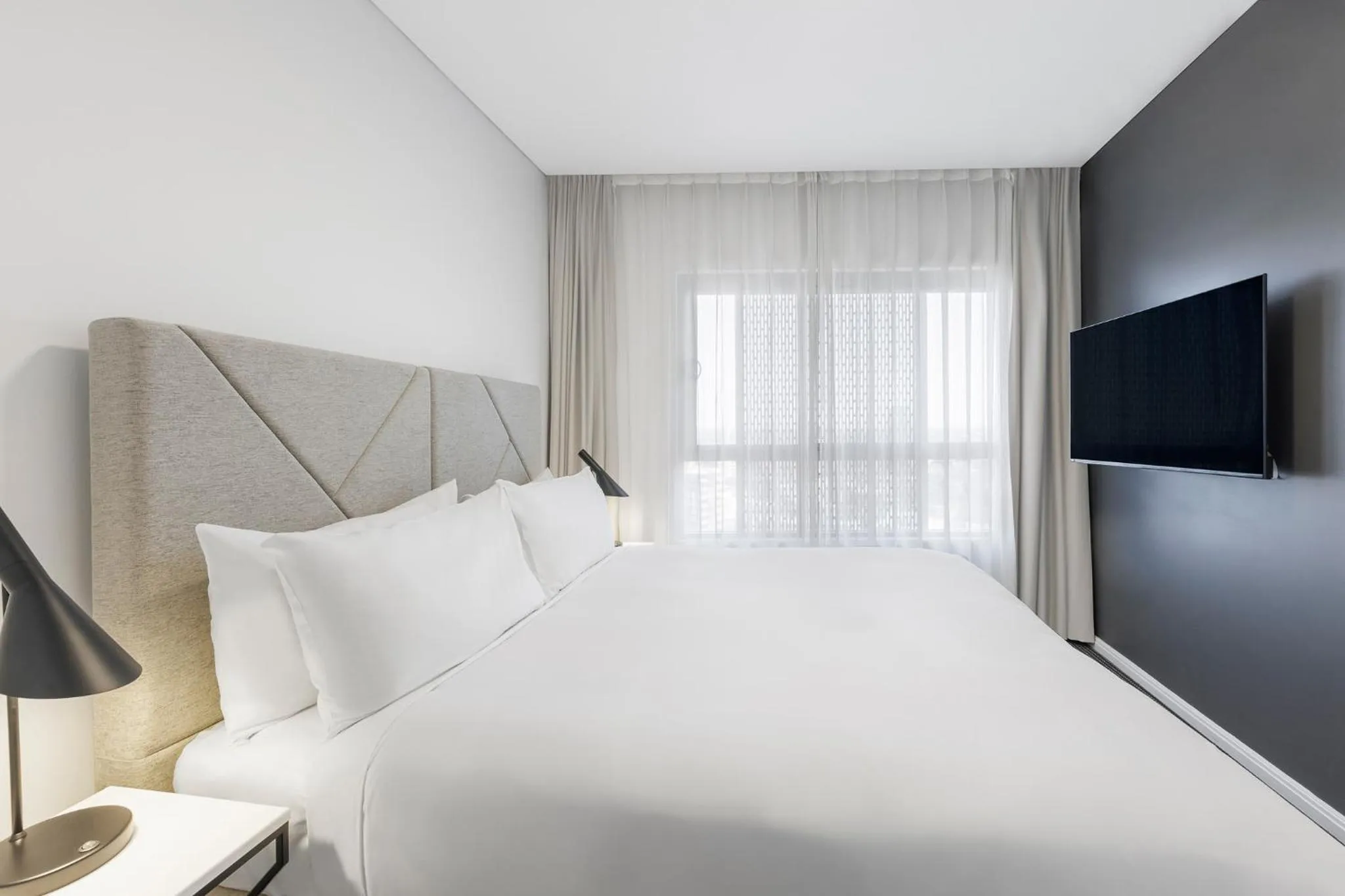 Bed in Meriton Suites Zetland