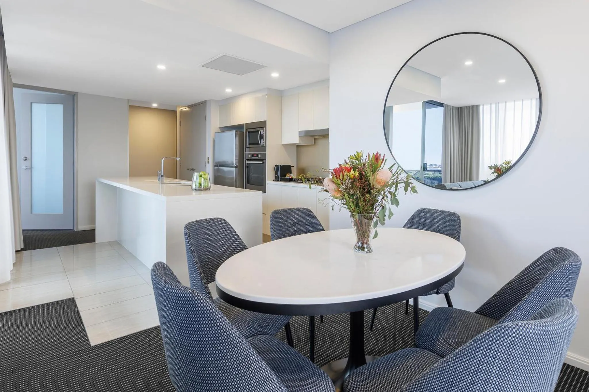 Kitchen or kitchenette in Meriton Suites Zetland