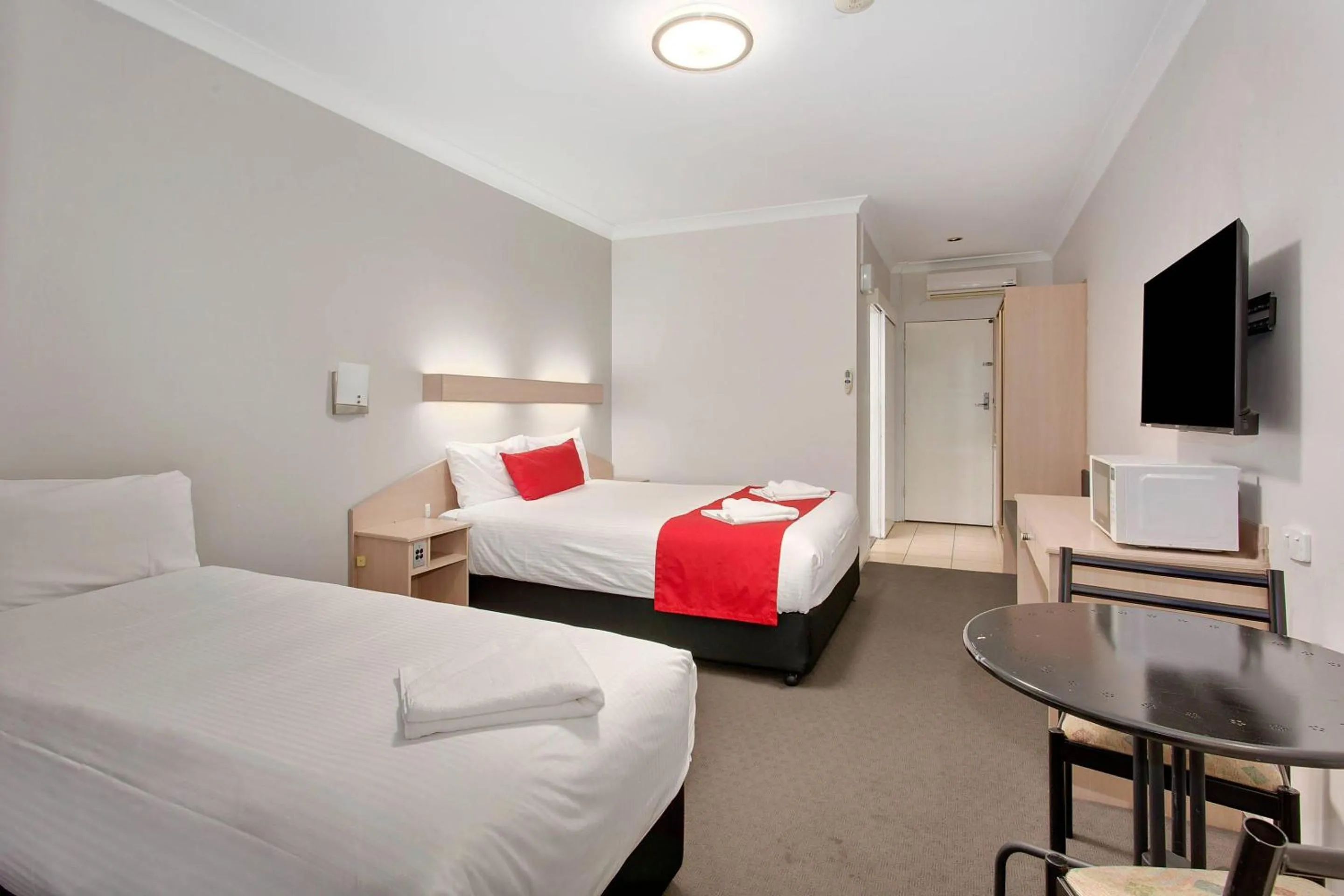 Bedroom, Bed in Comfort Inn Gateway Tamworth