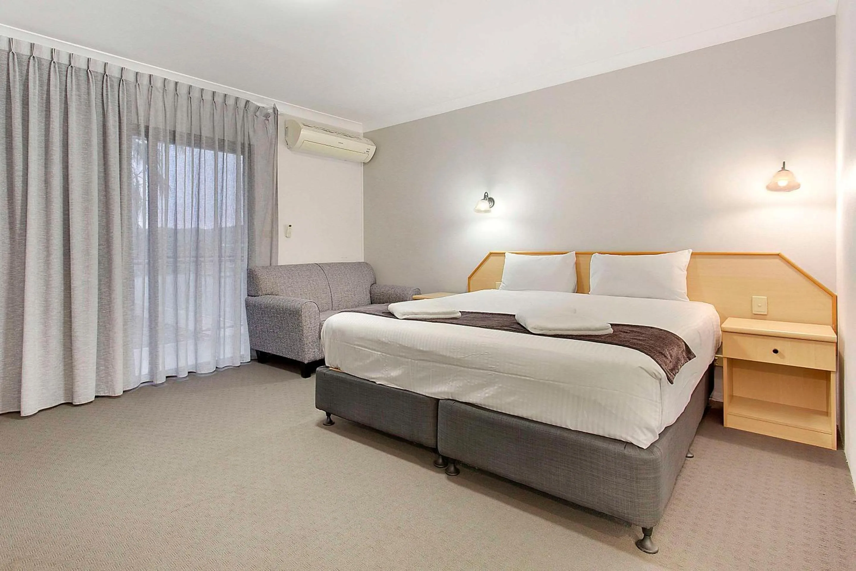 Bedroom, Bed in Econo Lodge Gateway Tamworth
