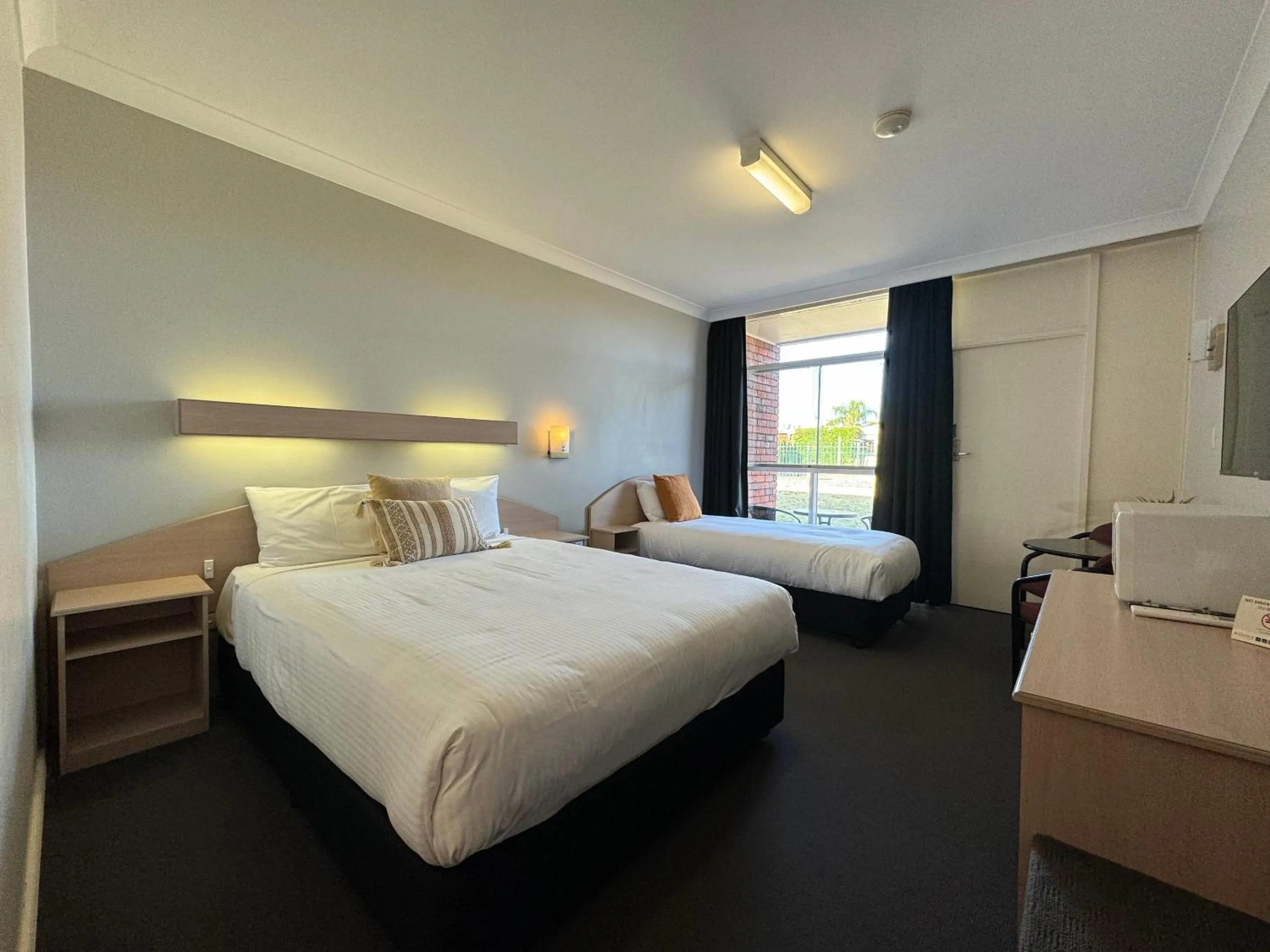 Bedroom, Bed in Comfort Inn Gateway Tamworth