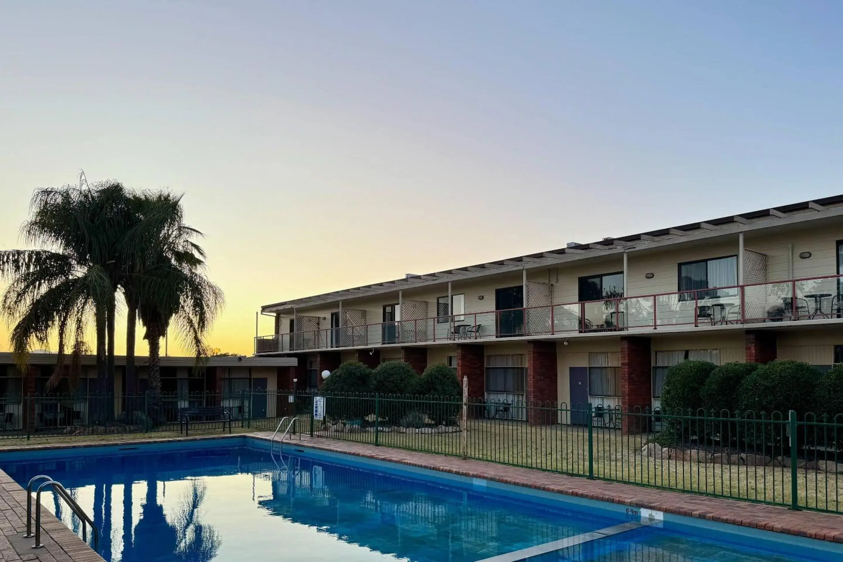 Swimming pool in Comfort Inn Gateway Tamworth Swimming pool in Comfort Inn Gateway Tamworth