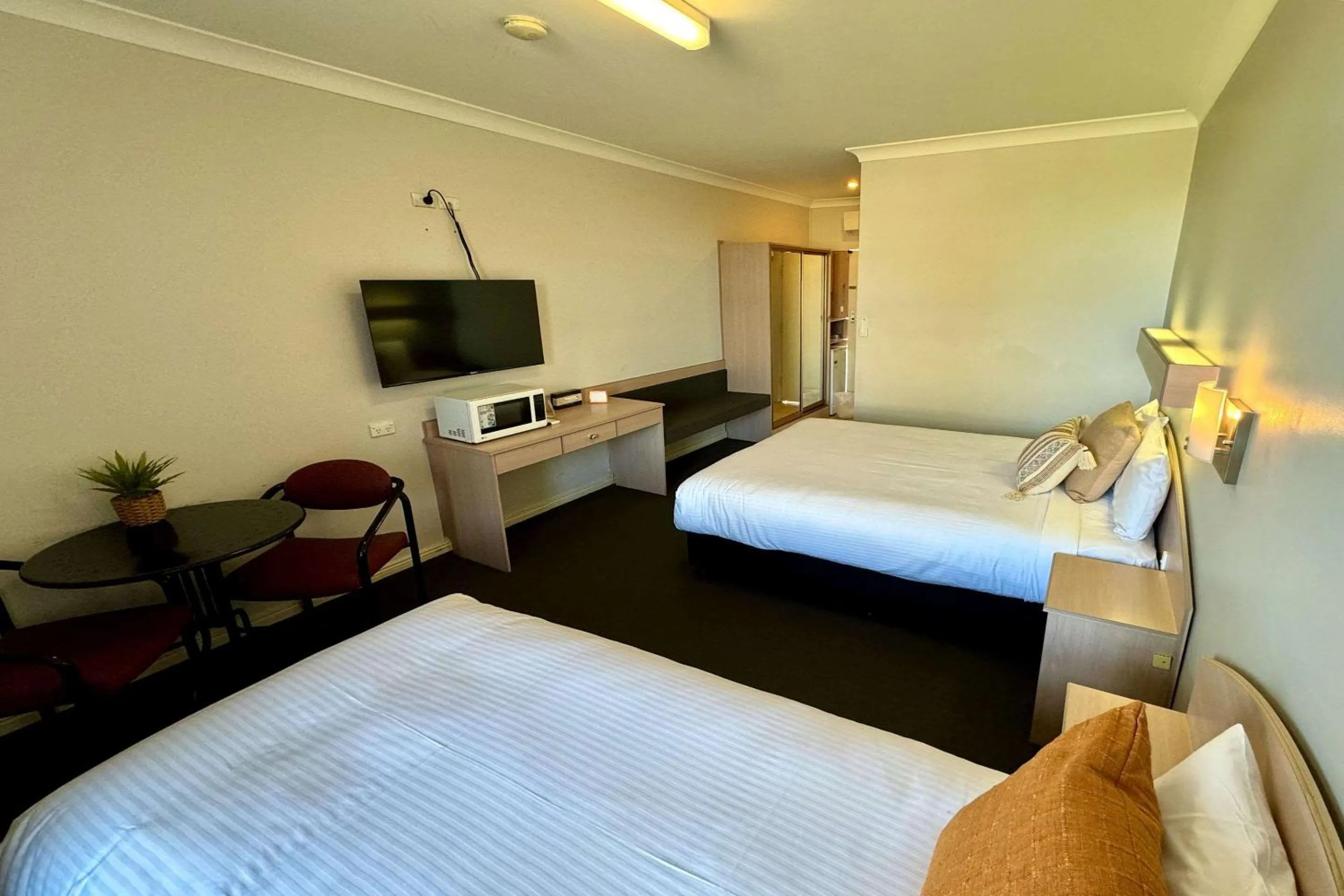 Bedroom, Bed in Econo Lodge Gateway Tamworth