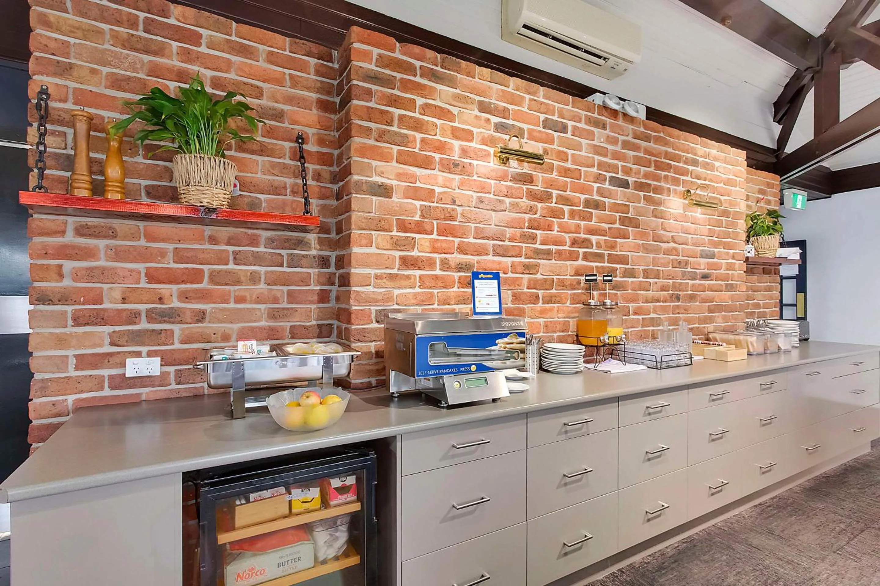 Breakfast in Econo Lodge Gateway Tamworth