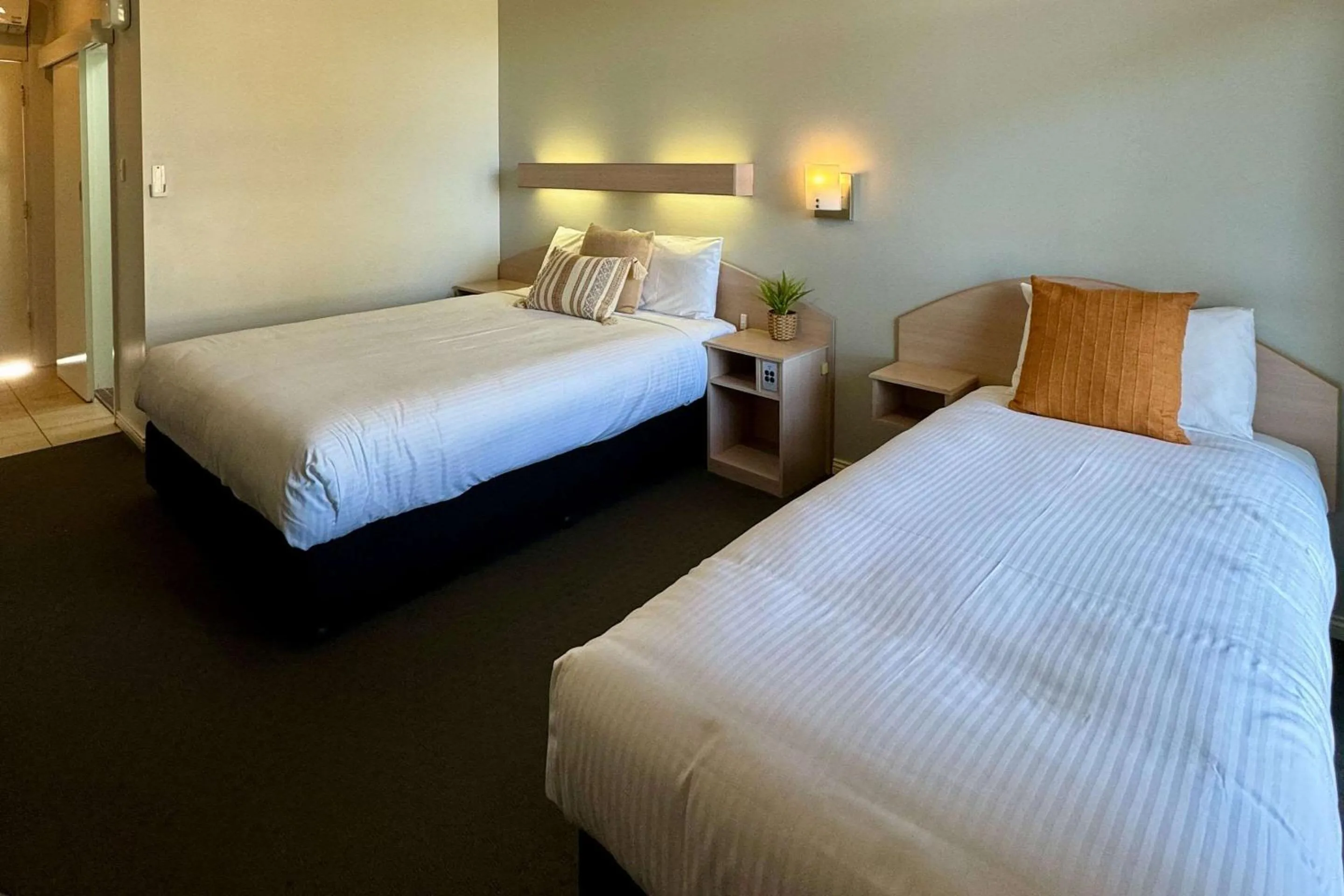 Bedroom, Bed in Econo Lodge Gateway Tamworth