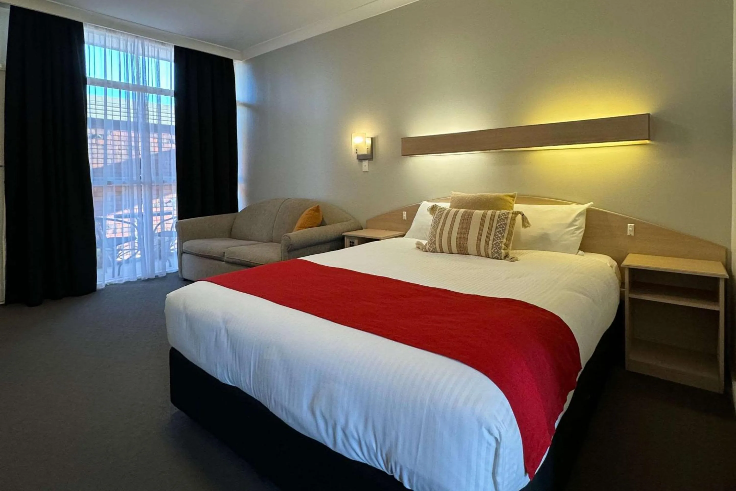 Photo of the whole room, Bed in Econo Lodge Gateway Tamworth