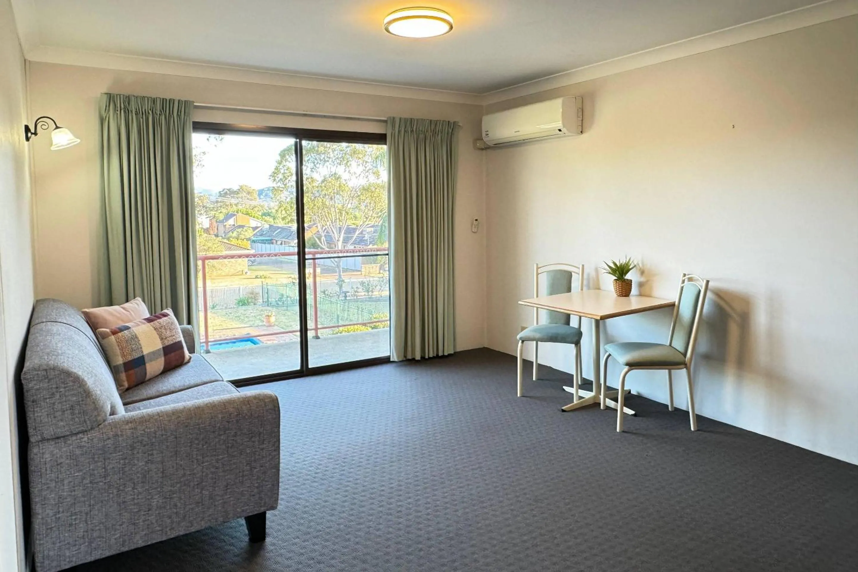 Bedroom in Comfort Inn Gateway Tamworth