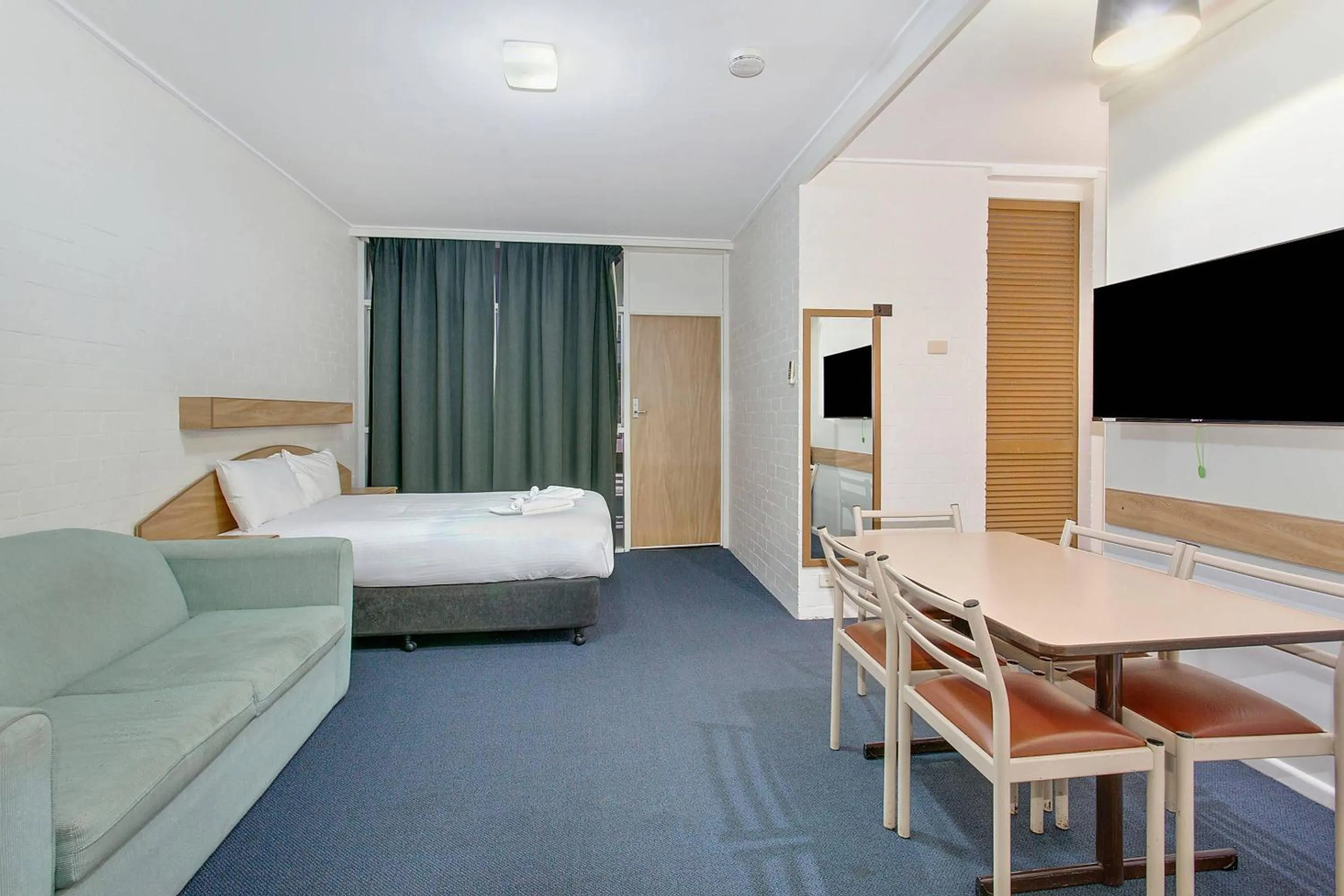 Bedroom, Bed in Comfort Inn Gateway Tamworth