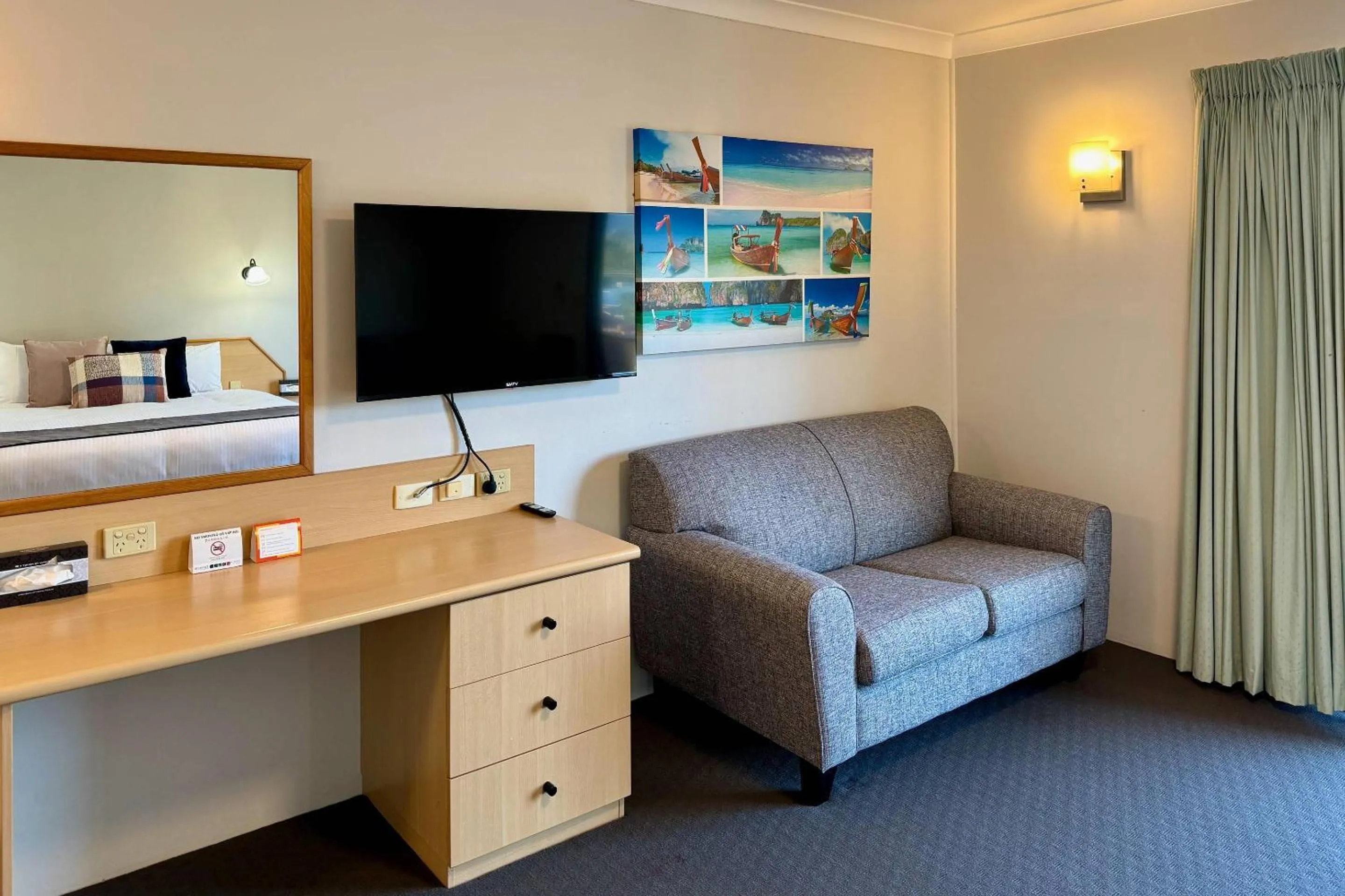 Bedroom in Comfort Inn Gateway Tamworth