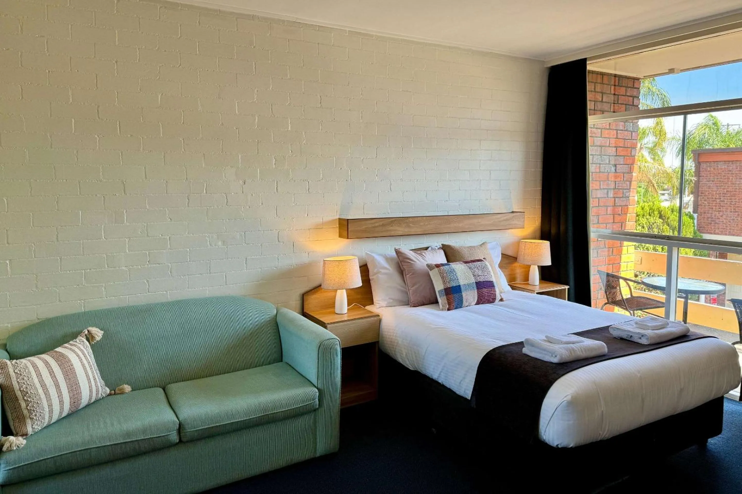 Bedroom, Bed in Econo Lodge Gateway Tamworth