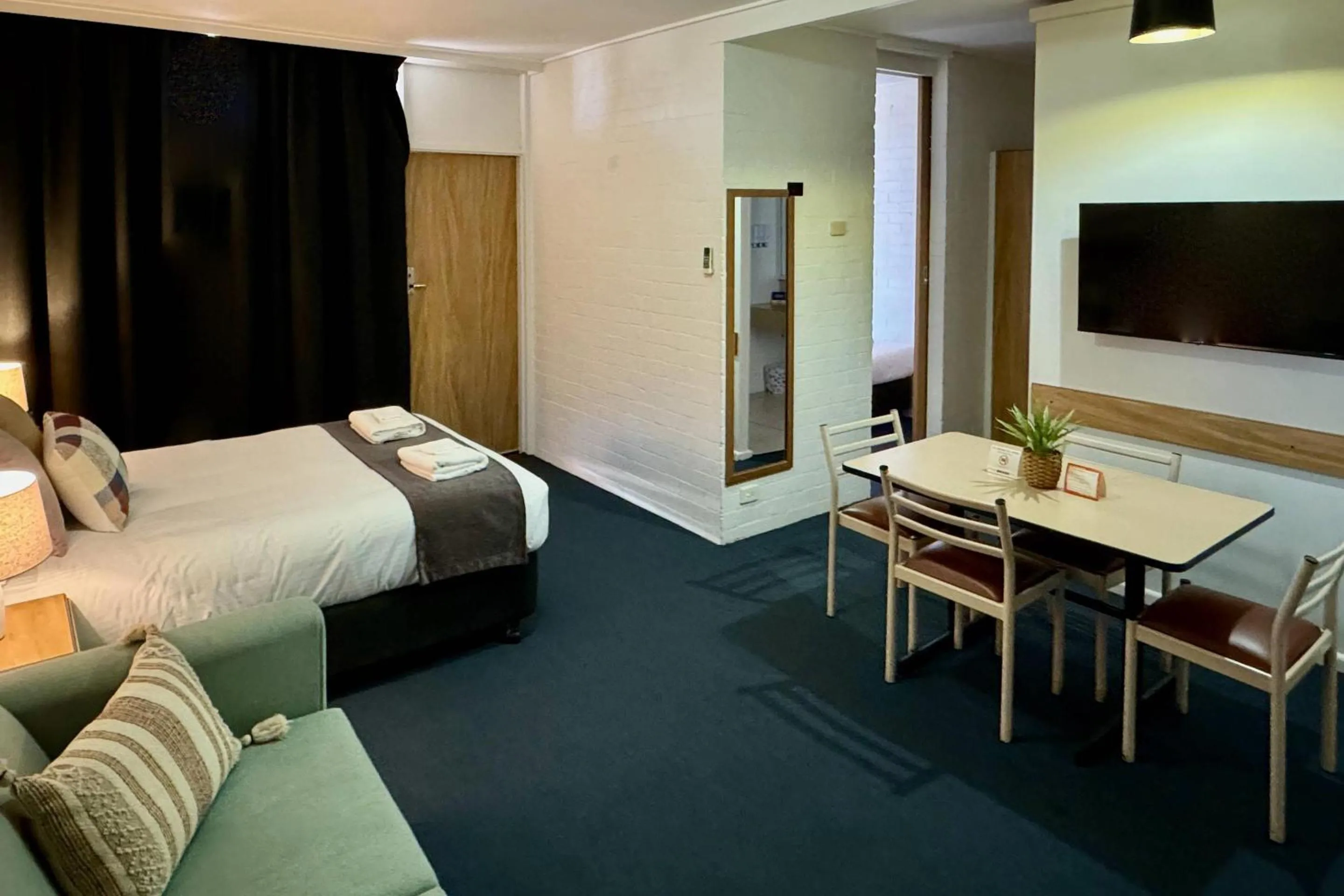 Bedroom, Bed in Comfort Inn Gateway Tamworth