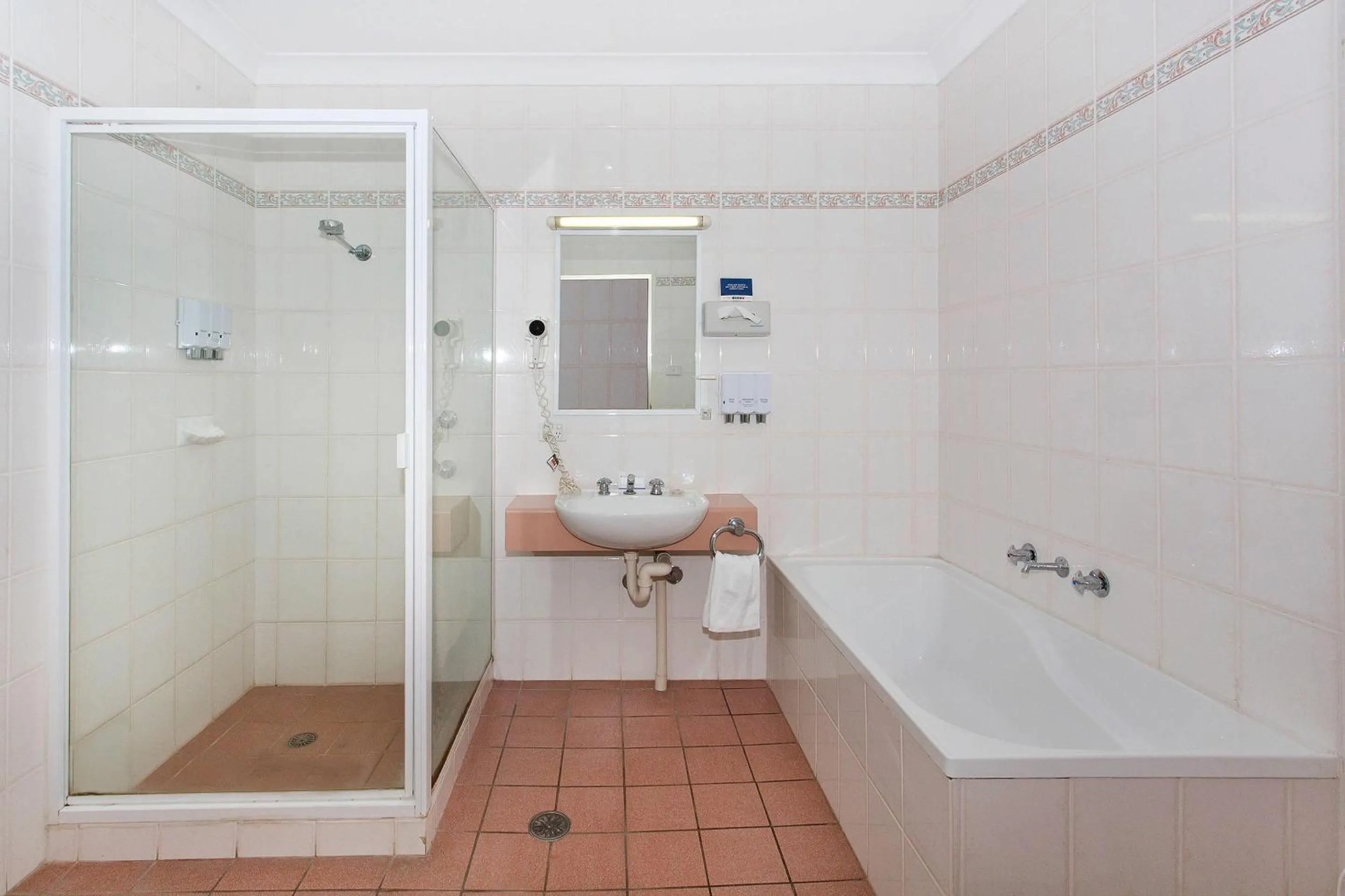 Bedroom in Comfort Inn Gateway Tamworth