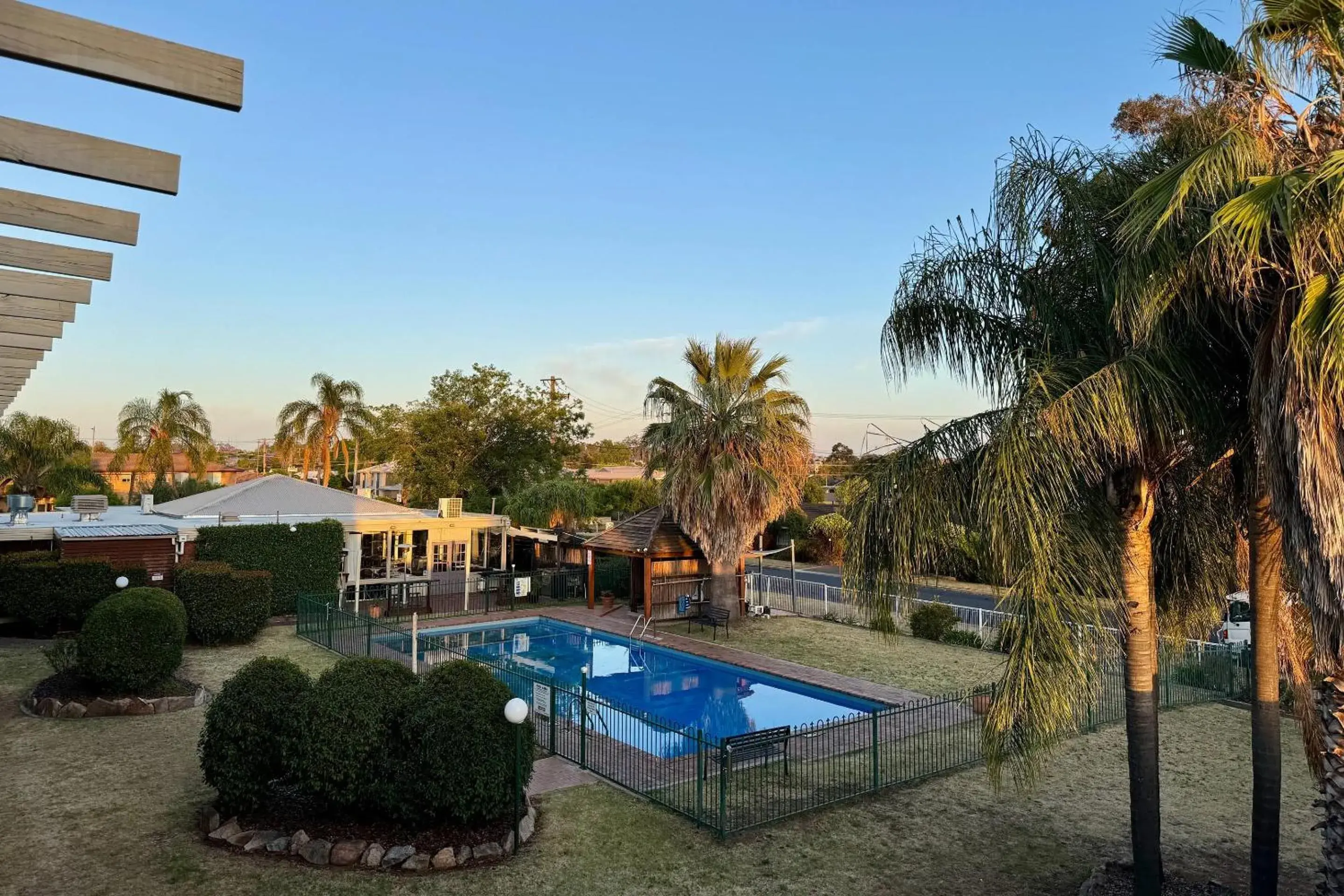 Swimming pool in Comfort Inn Gateway Tamworth Swimming pool in Comfort Inn Gateway Tamworth