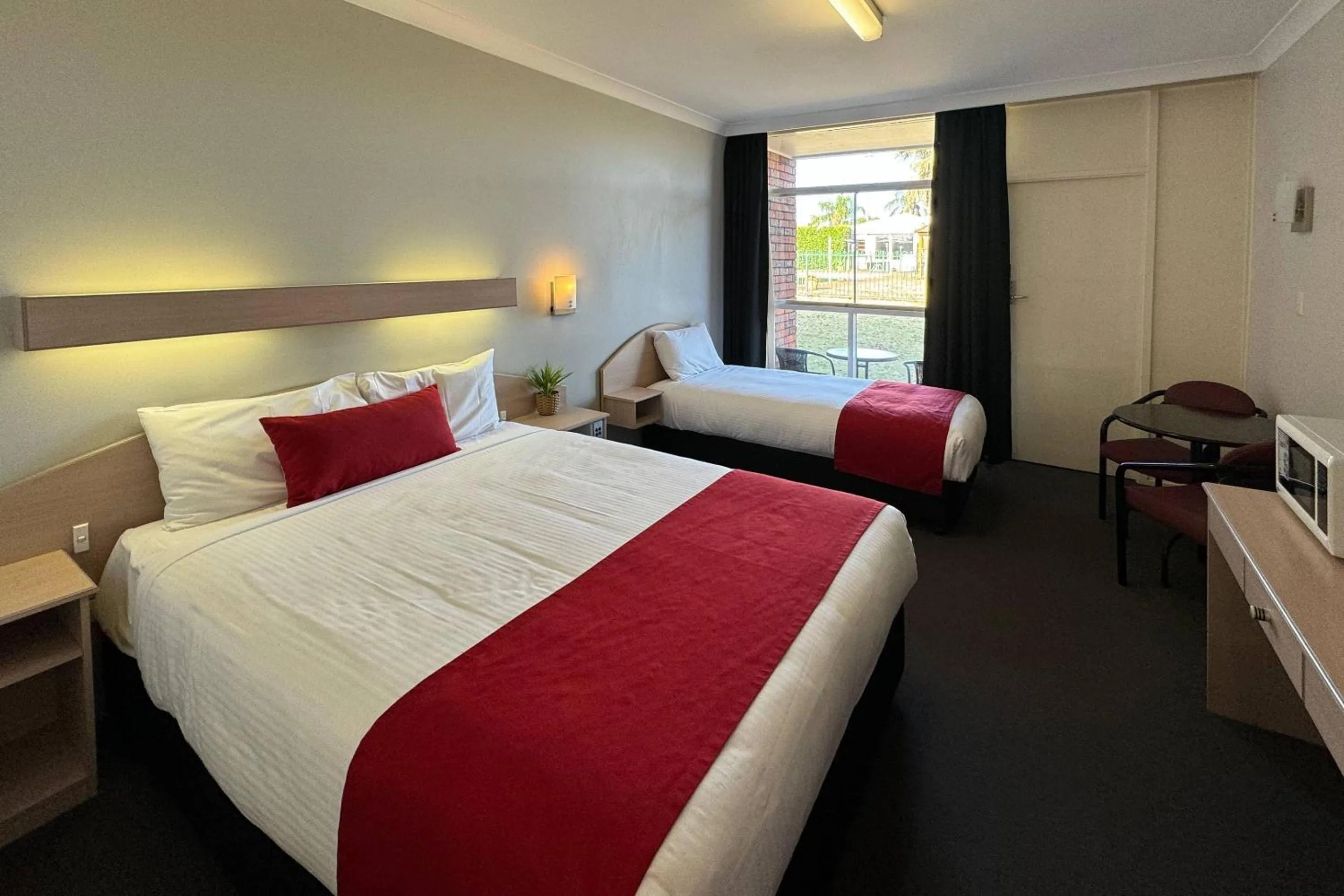 Bedroom, Bed in Comfort Inn Gateway Tamworth