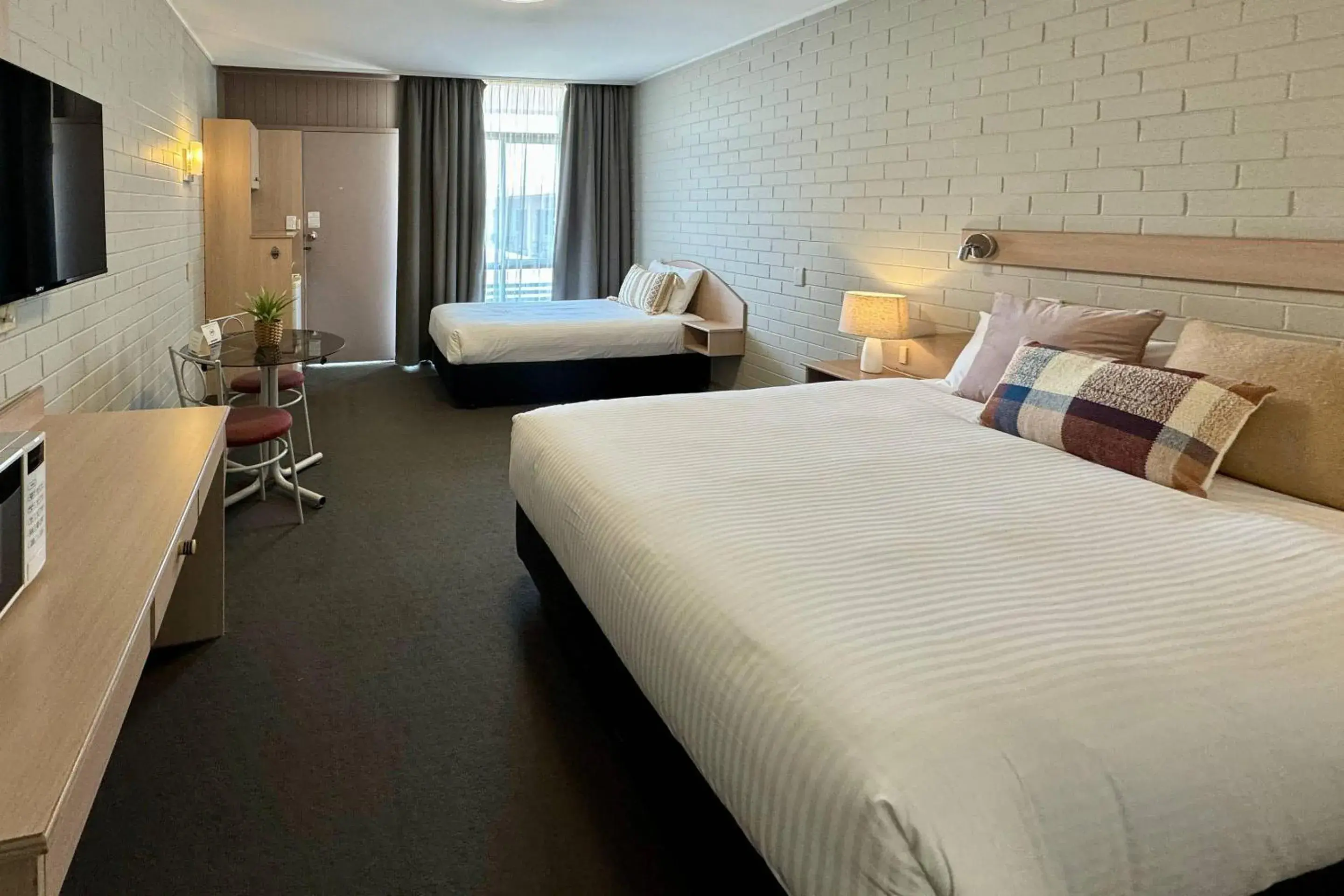 Bedroom, Bed in Comfort Inn Gateway Tamworth Bedroom, Bed in Comfort Inn Gateway Tamworth
