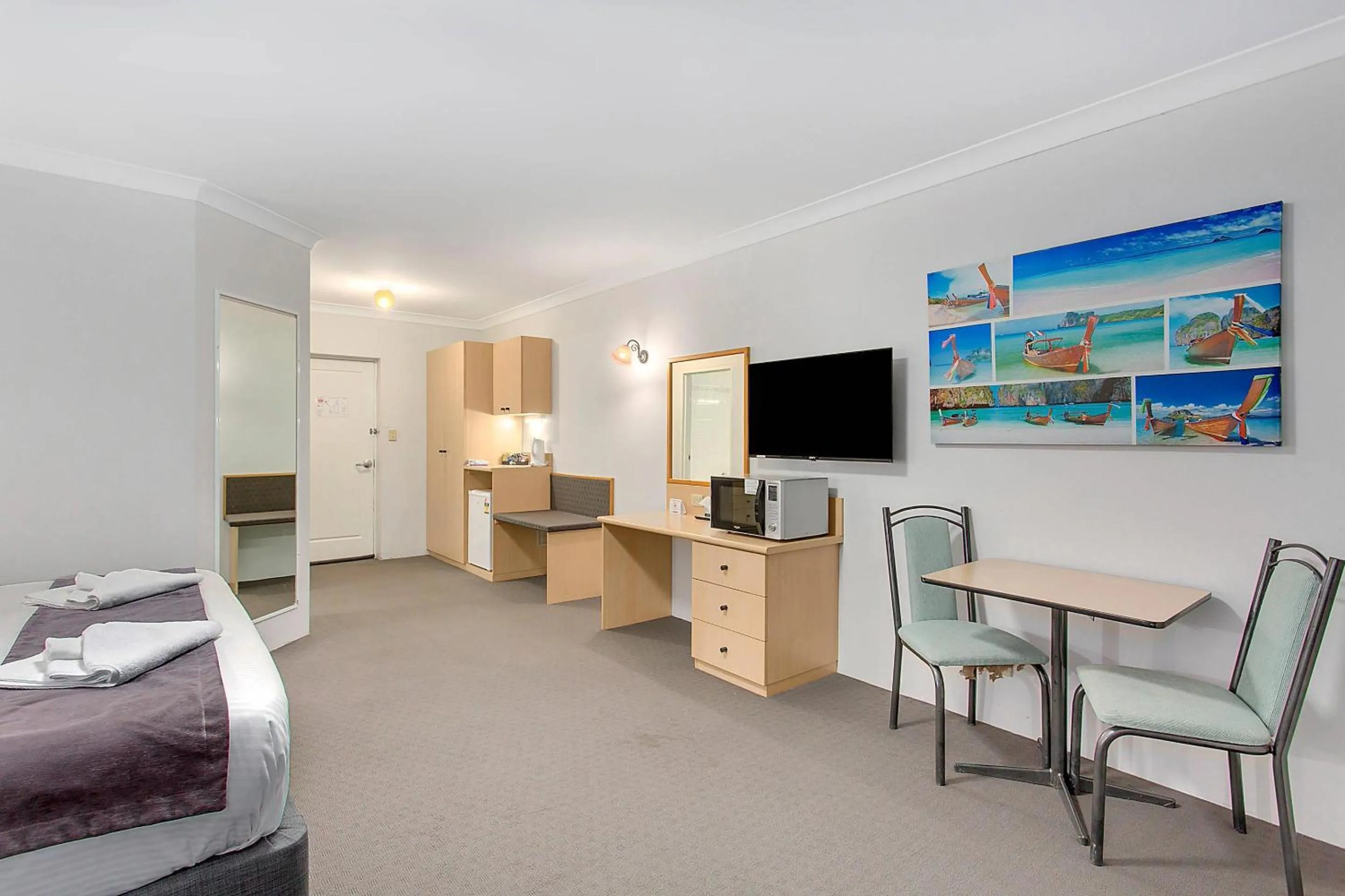 Bedroom, Bed in Comfort Inn Gateway Tamworth