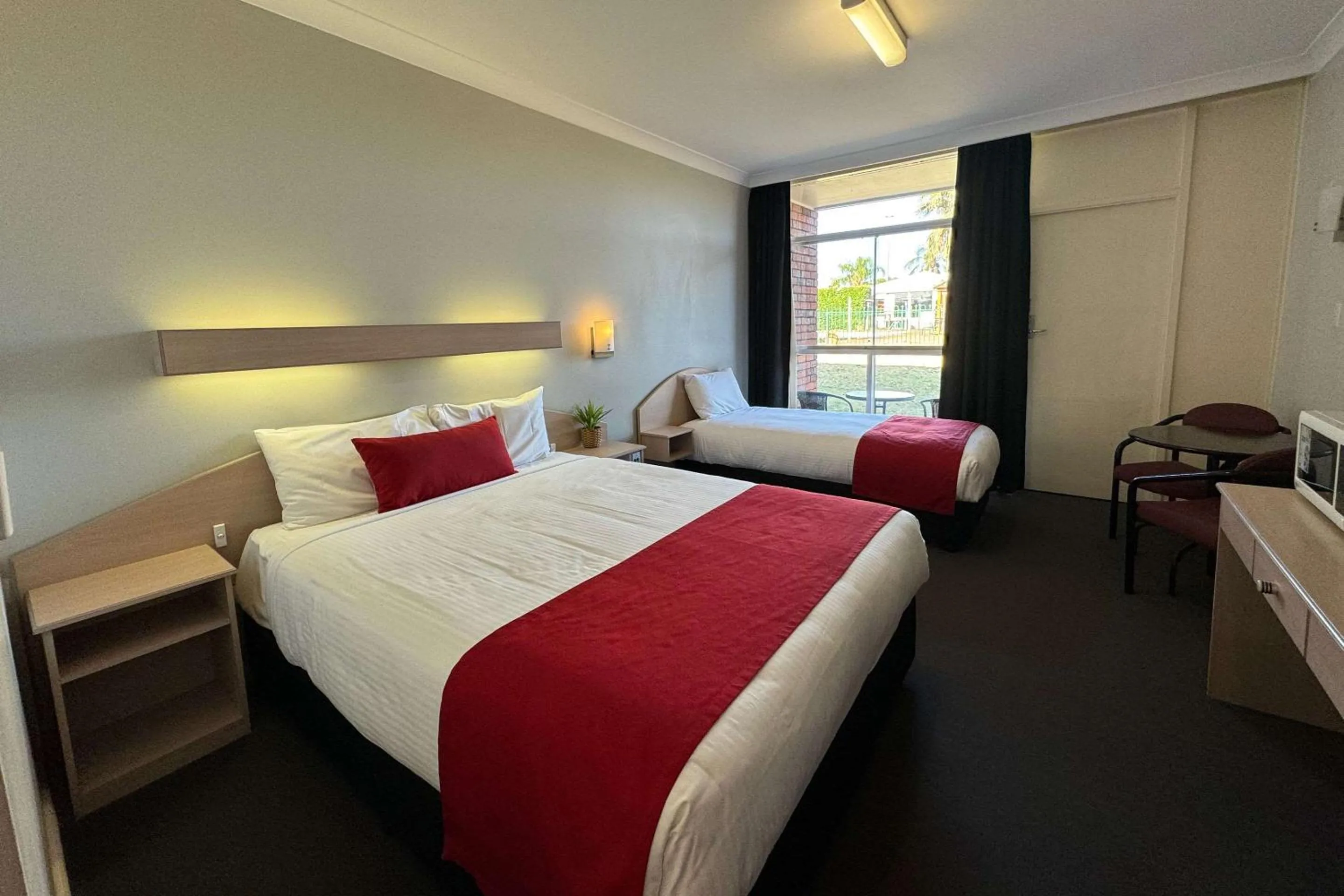 Bedroom, Bed in Econo Lodge Gateway Tamworth