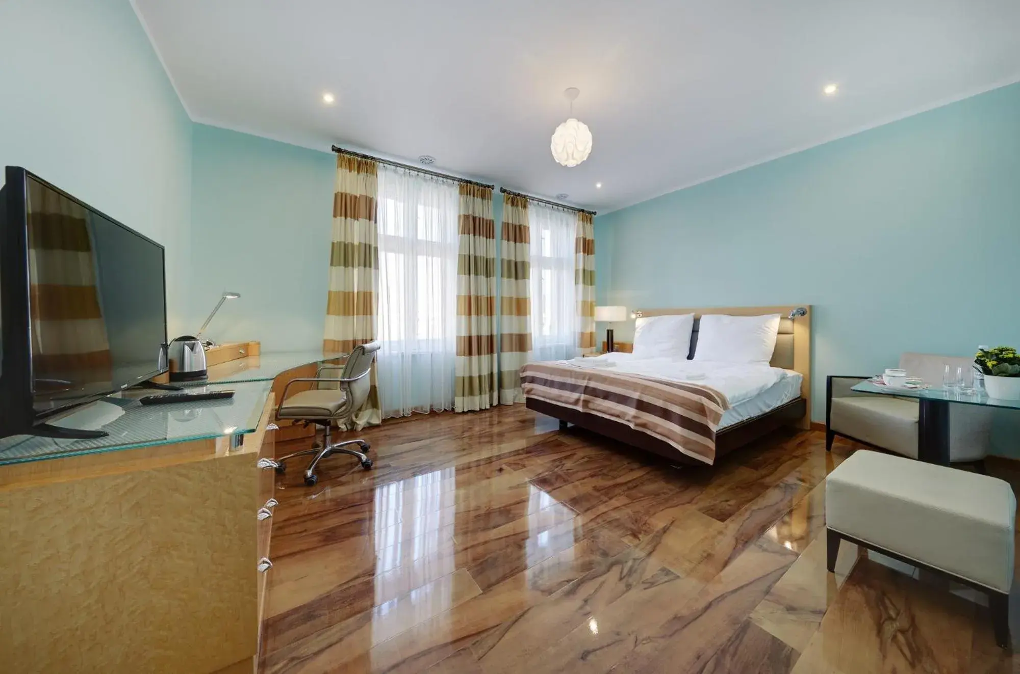 Jagiellonska 3 ApartHotel - Duze przestronne pokoje, centrum miasta, szybkie WiFi Jagiellonska 3 ApartHotel - Duze przestronne pokoje, centrum miasta, szybkie WiFi