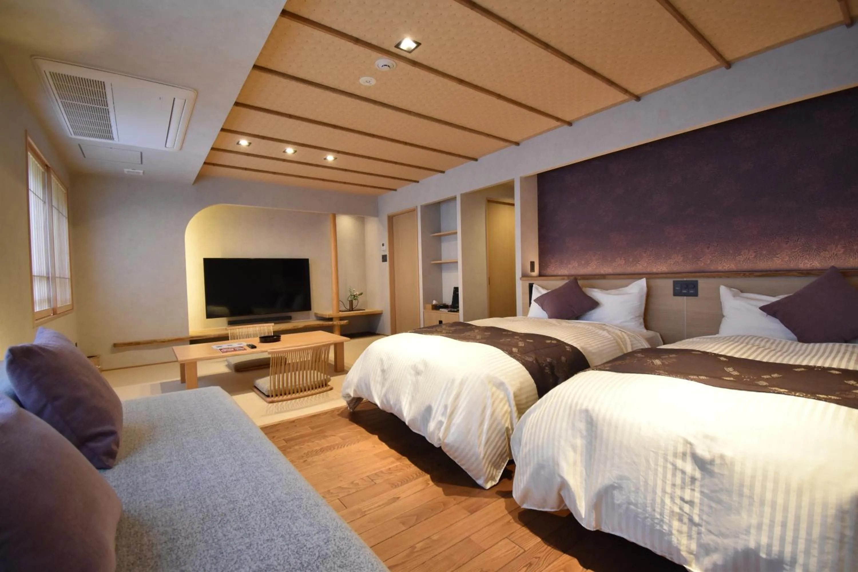Bed in Hotel Kazurabashi