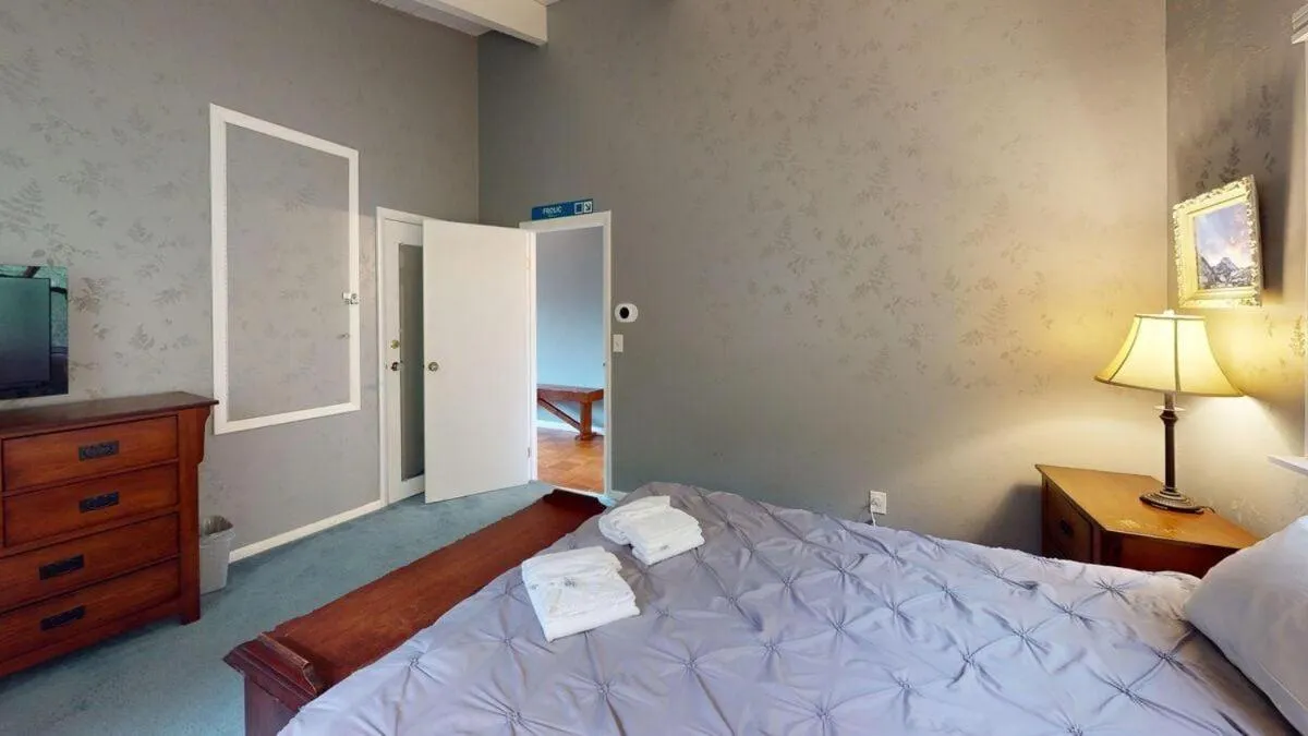 Bed in Silver Spring Chalet