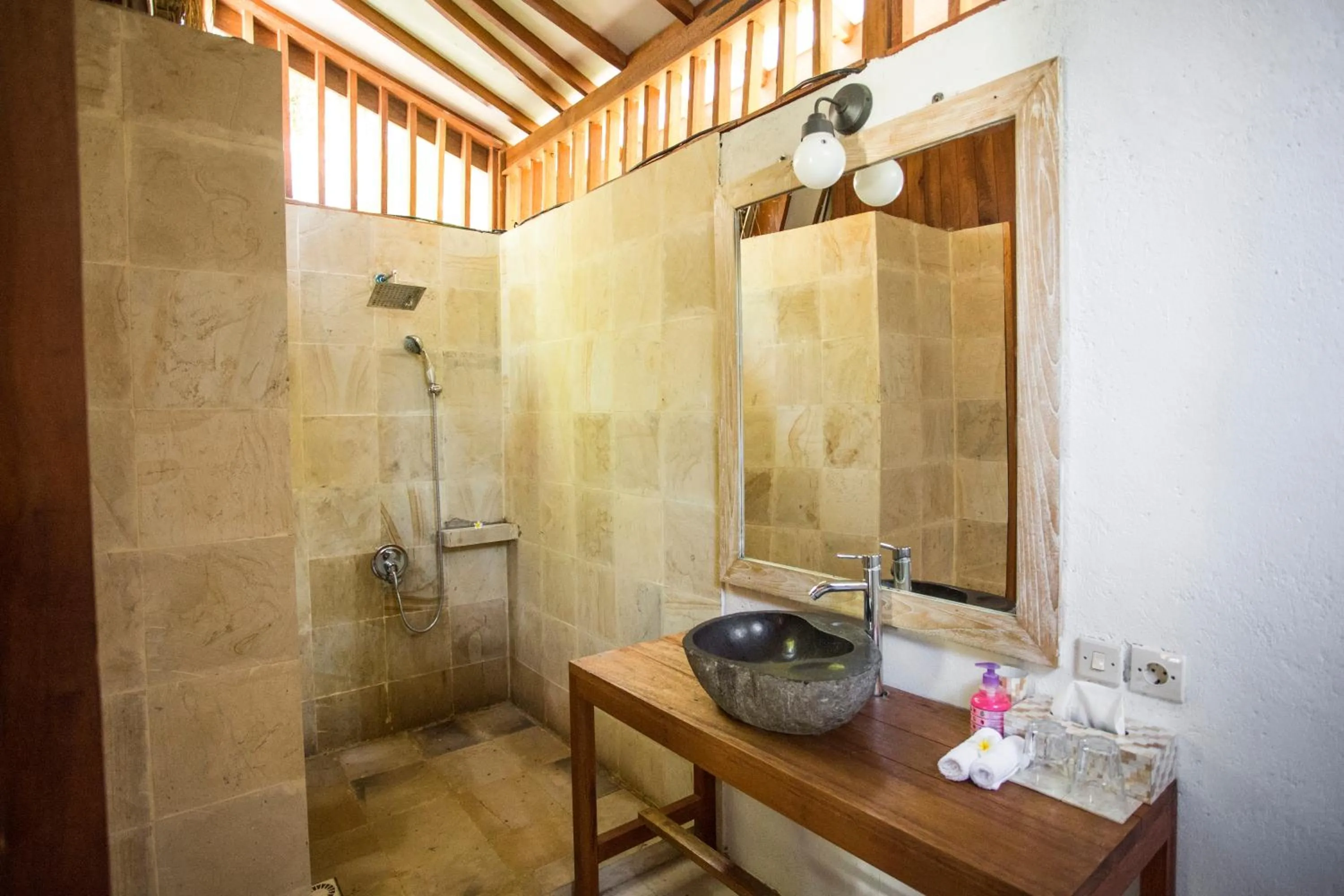 Island View Bar & Bungalow