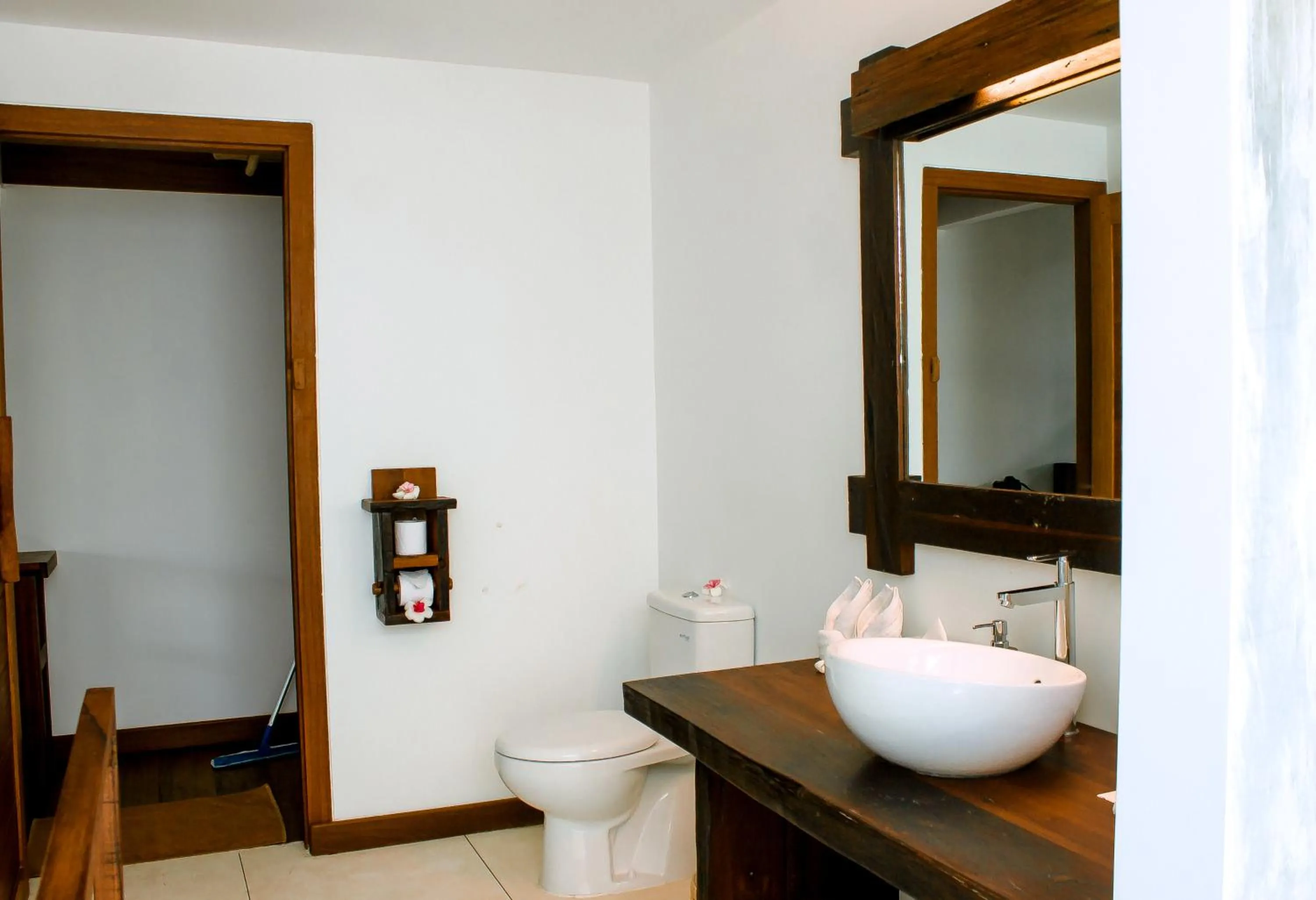 Island View Bar & Bungalow