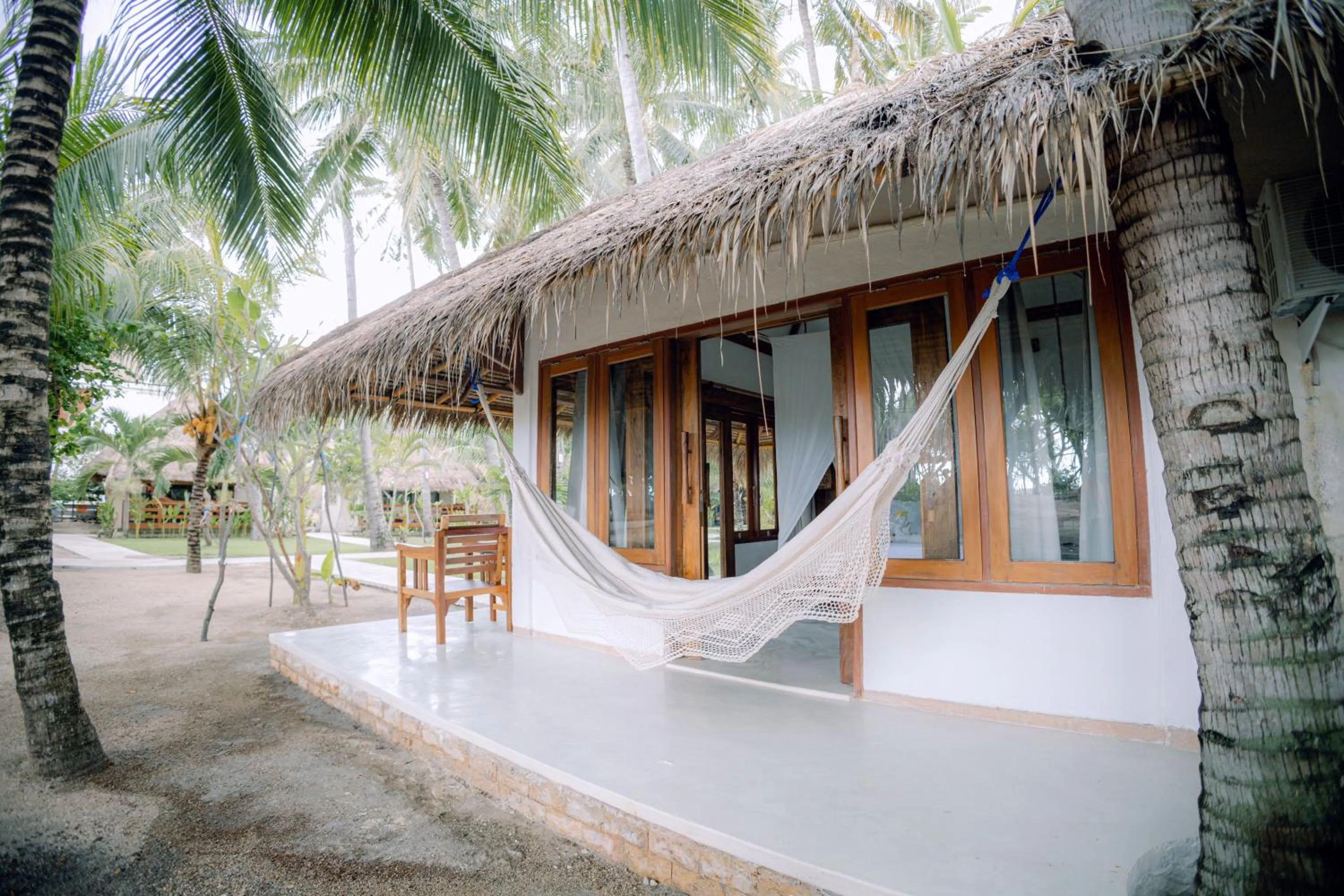 Island View Bar & Bungalow