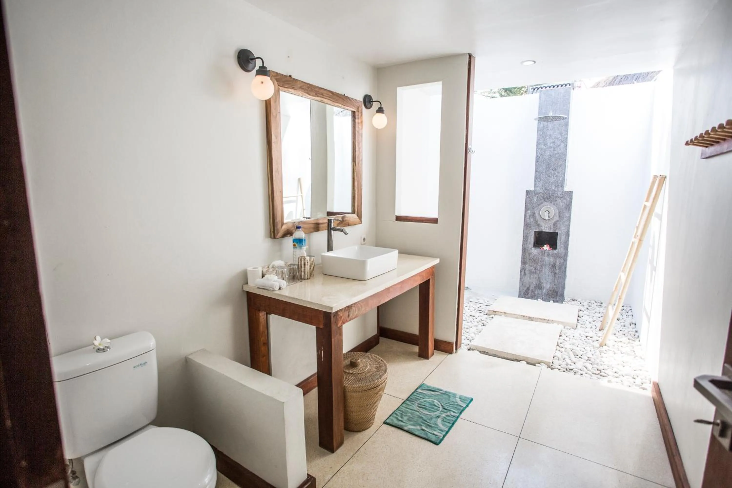 Island View Bar & Bungalow