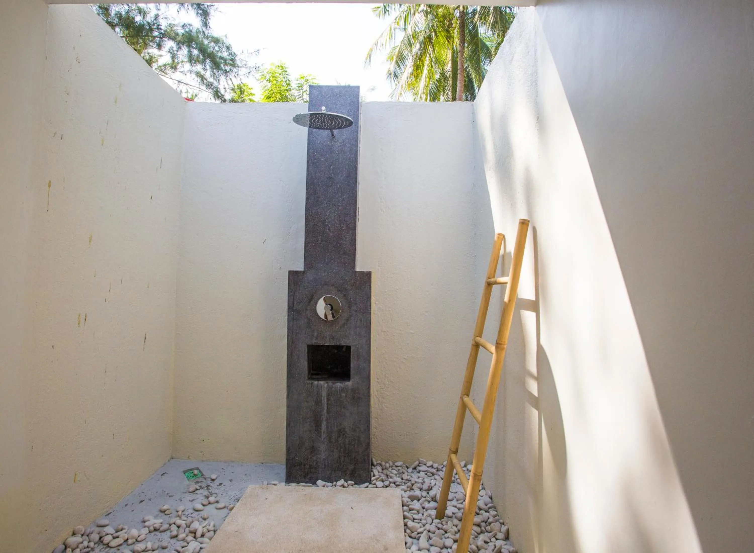 Island View Bar & Bungalow