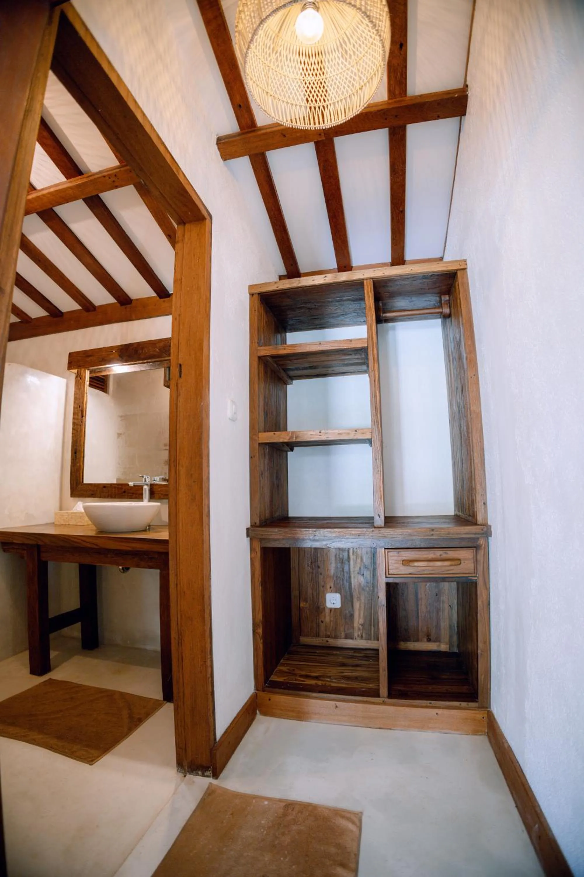 Island View Bar & Bungalow