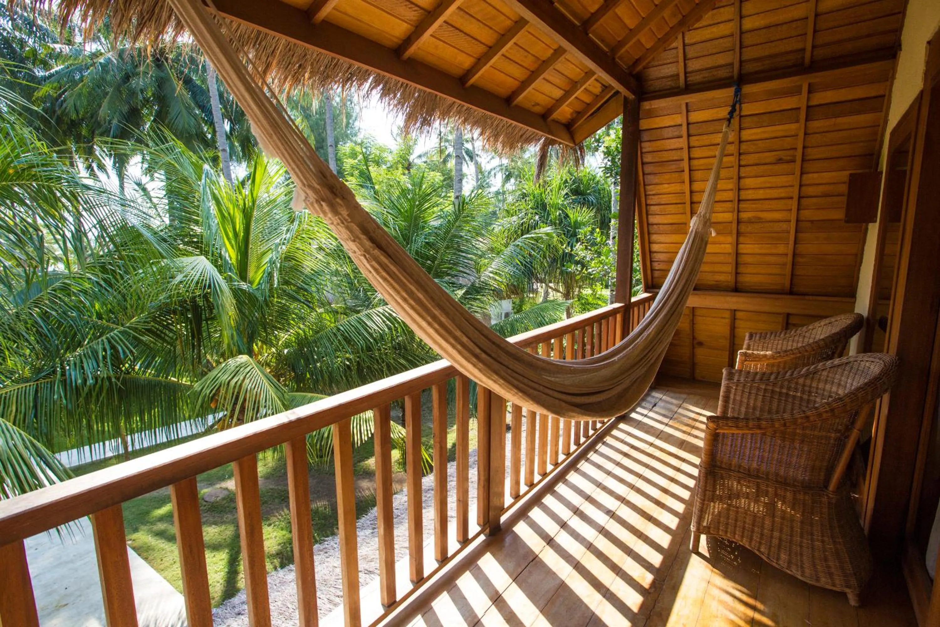 Island View Bar & Bungalow