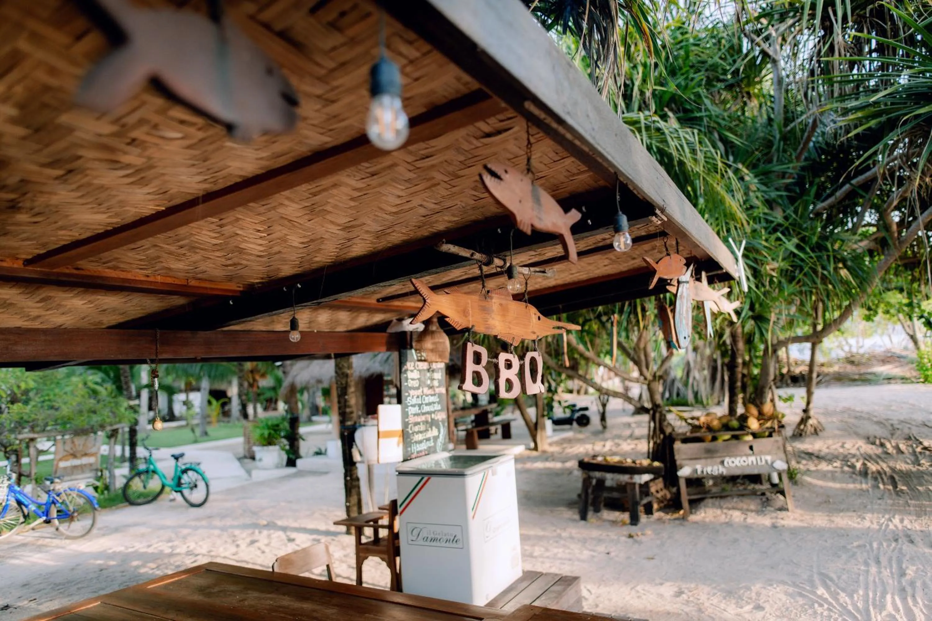 Island View Bar & Bungalow