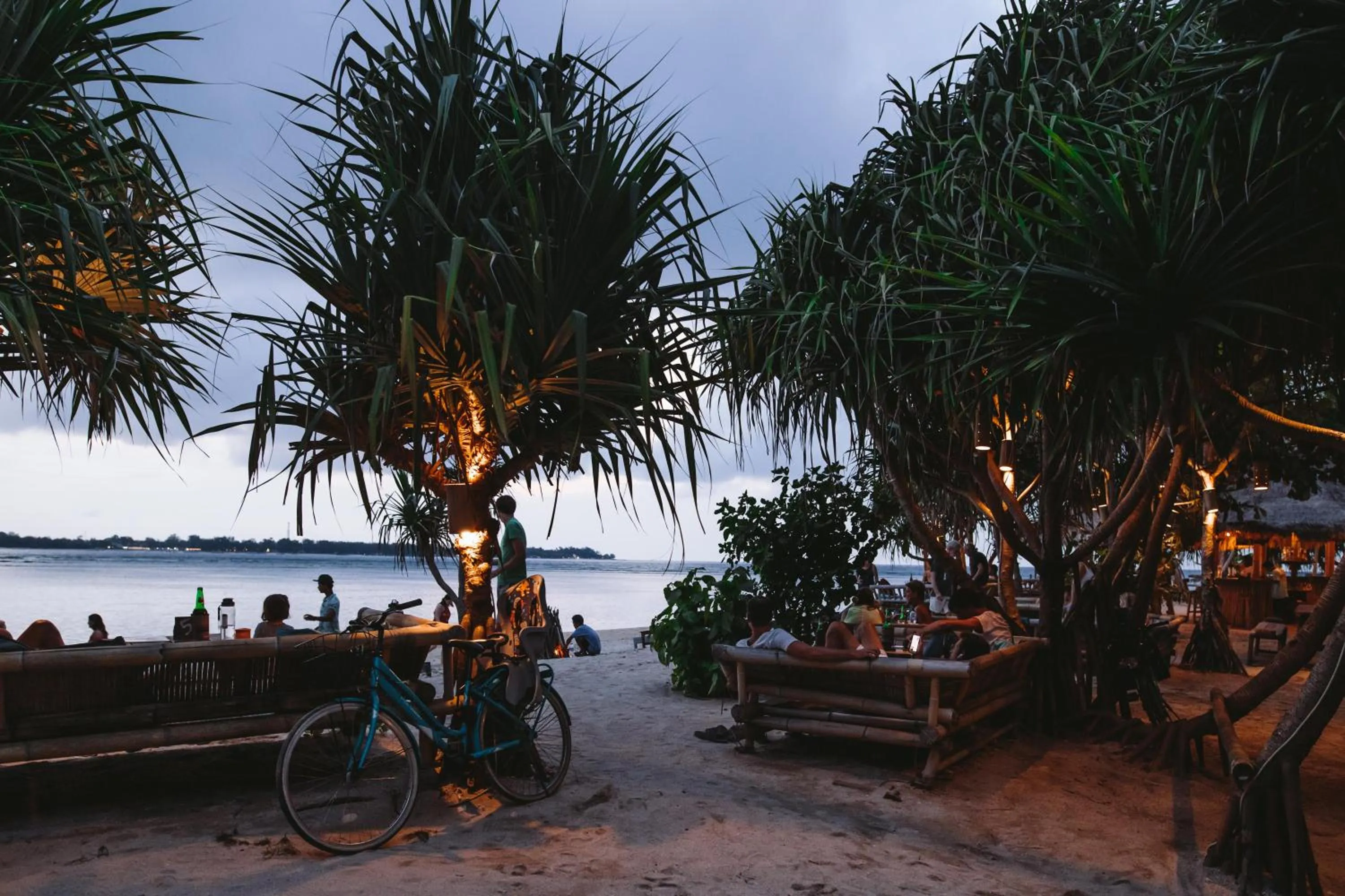 Island View Bar & Bungalow