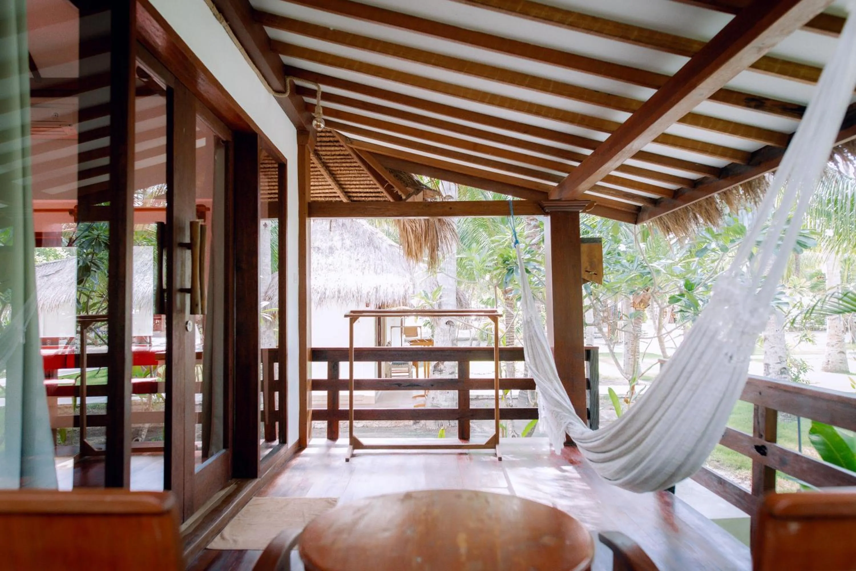 Island View Bar & Bungalow