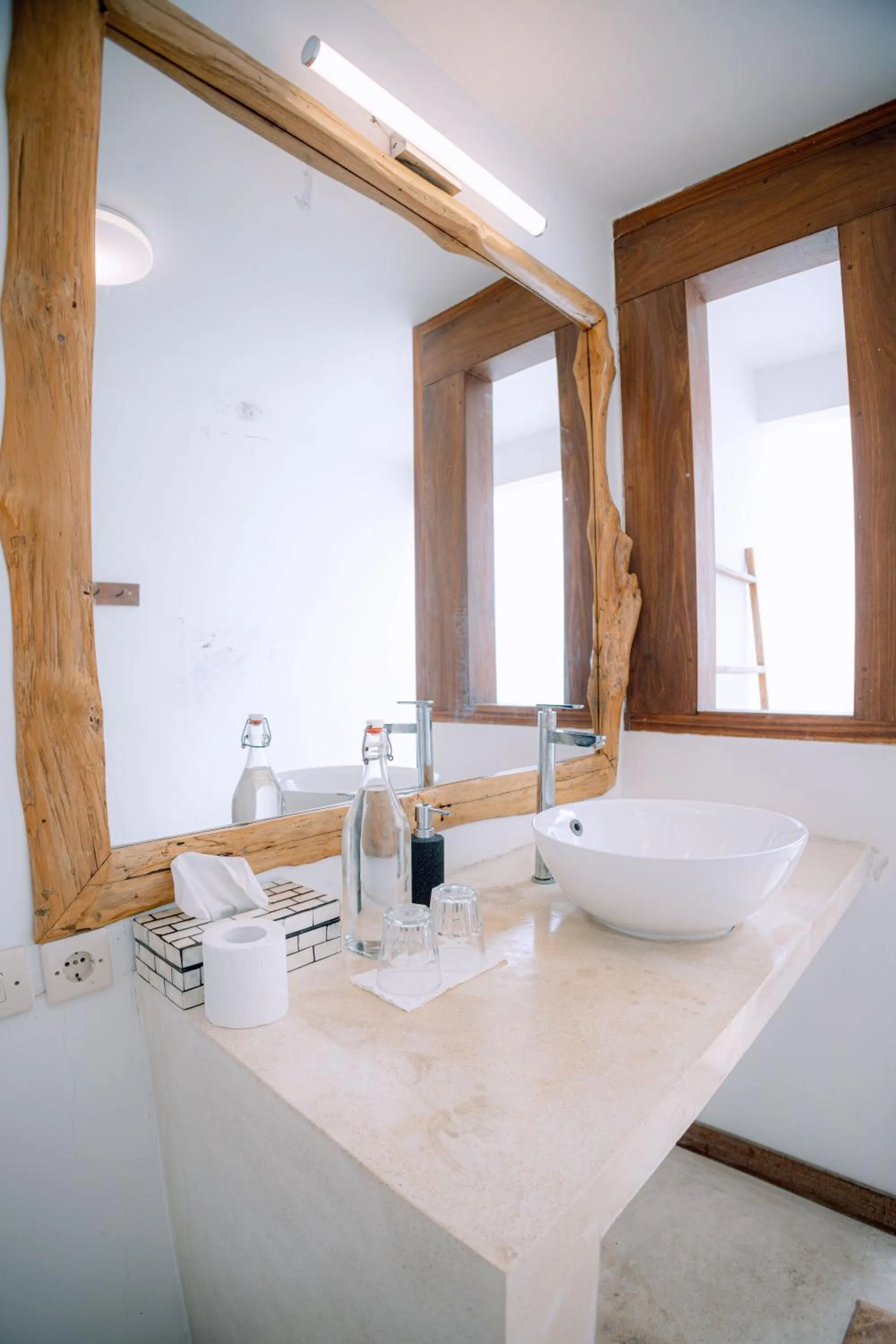 Island View Bar & Bungalow