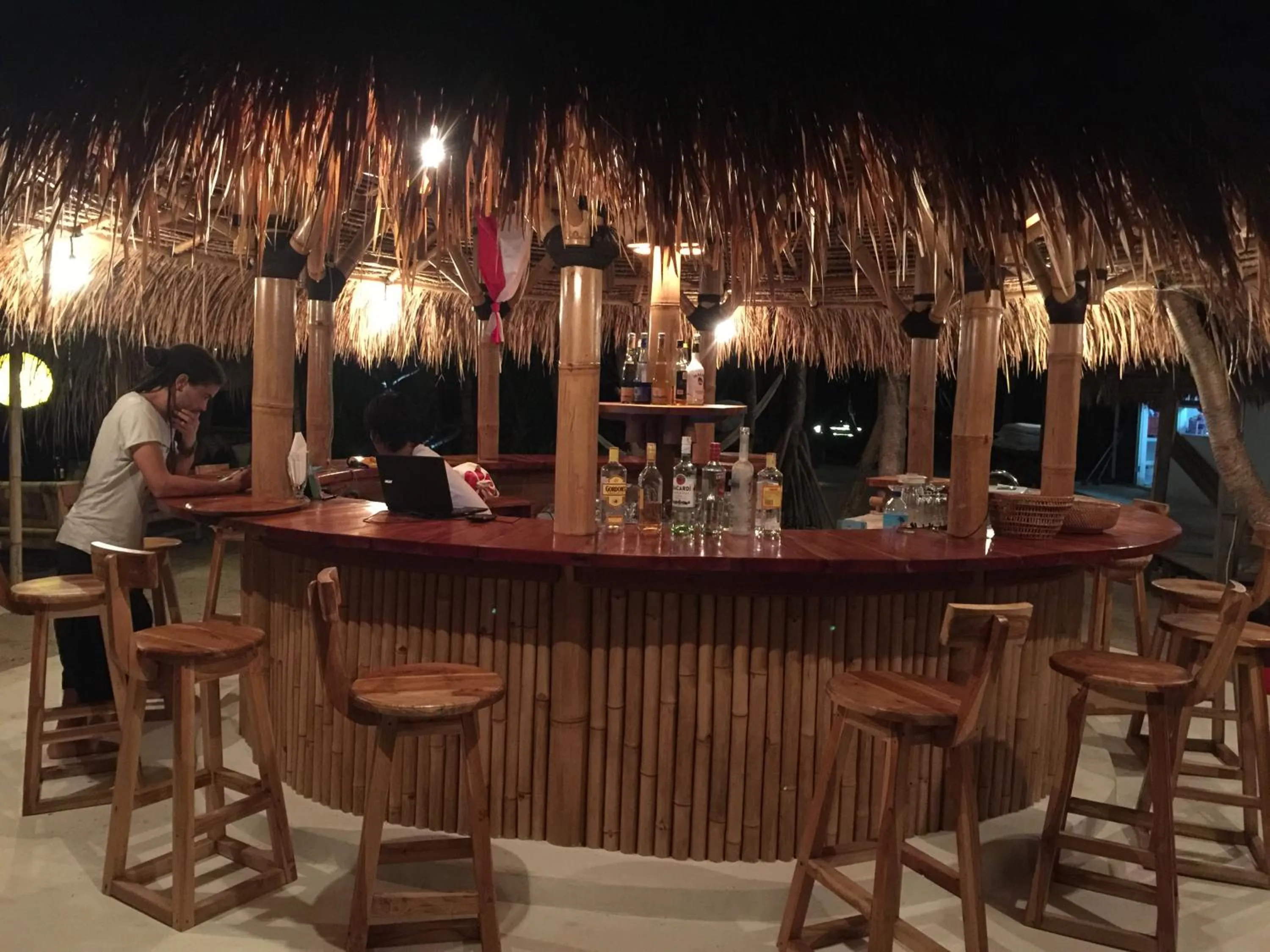 Lounge or bar in Island View Bar & Bungalow