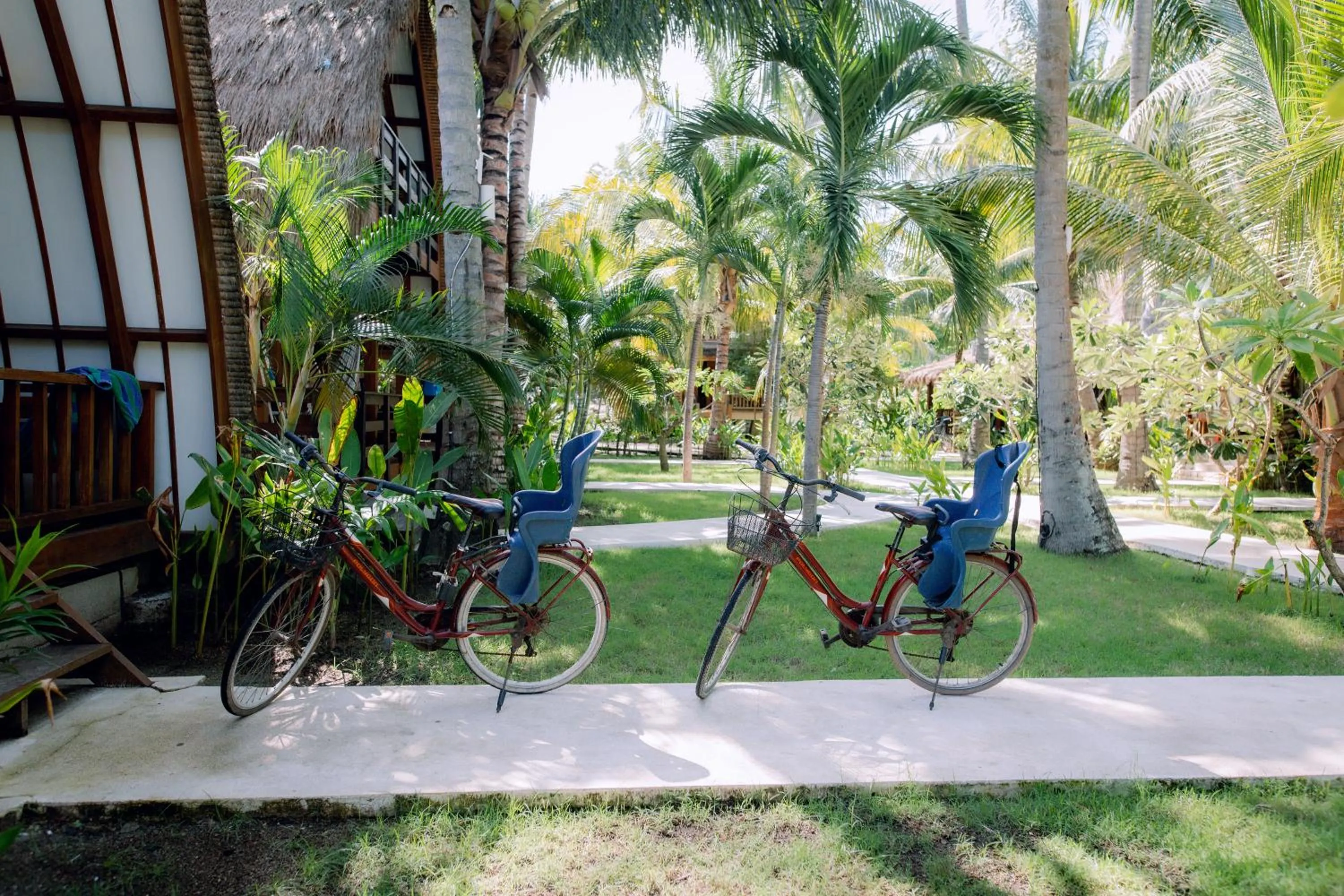 Island View Bar & Bungalow