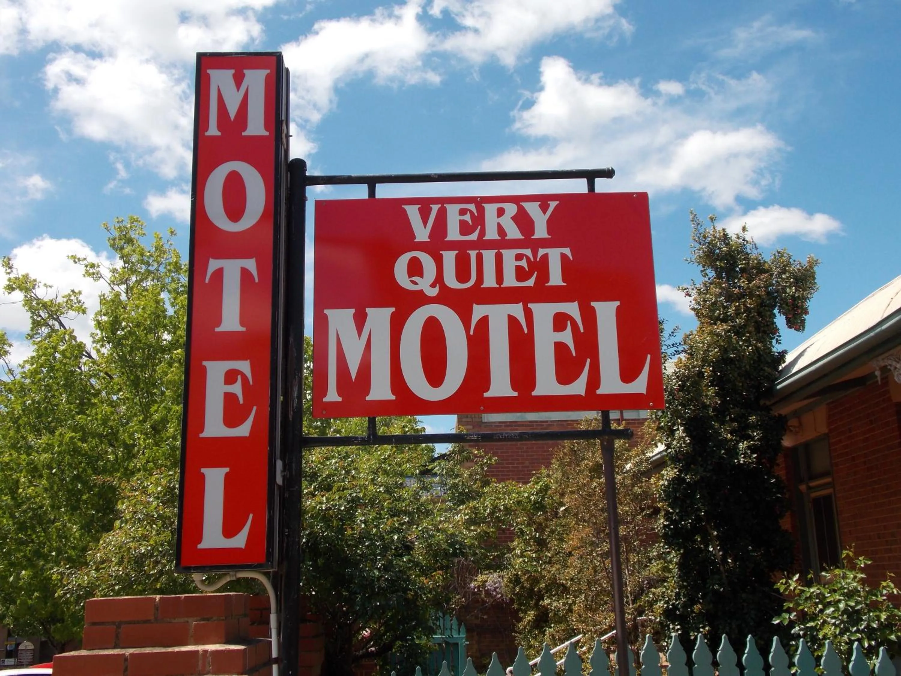 Property logo or sign in Cowra Crest Motel