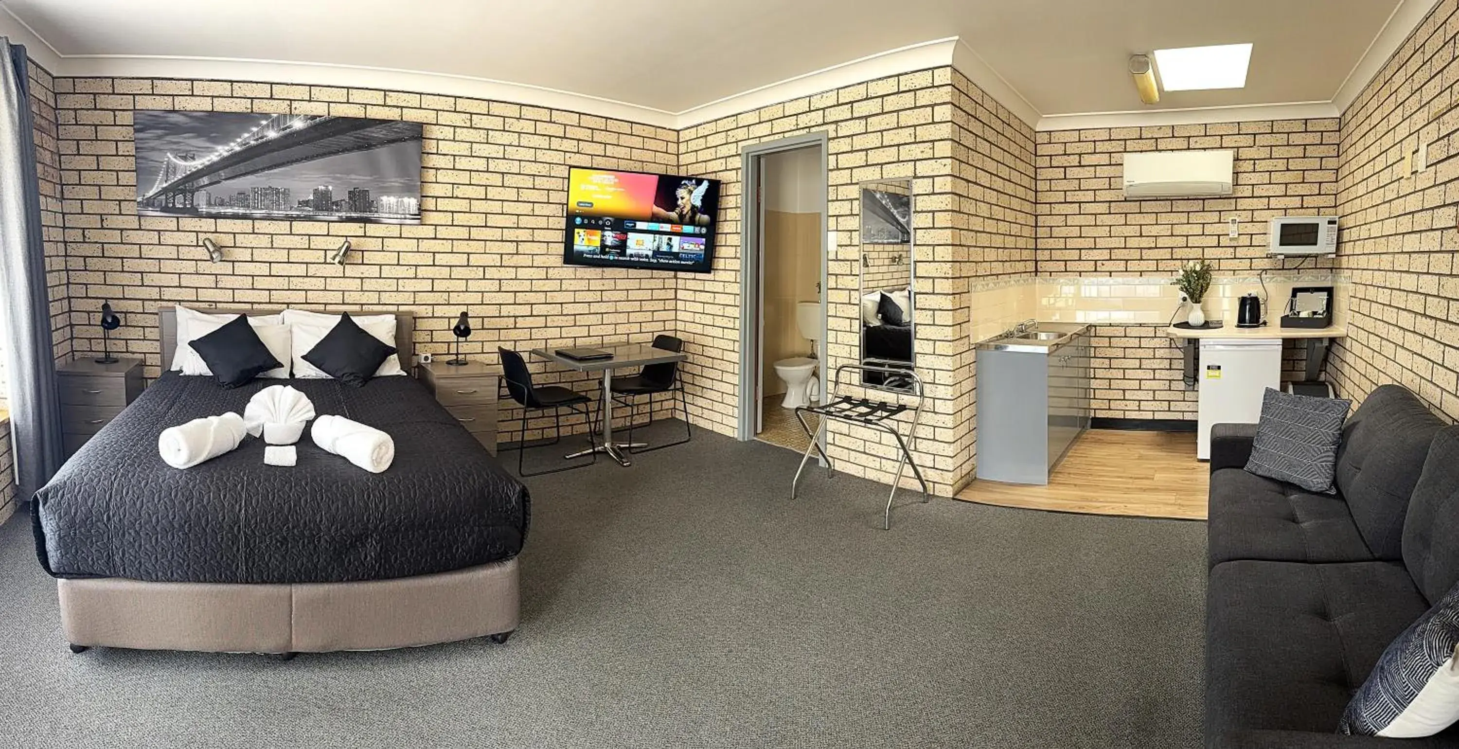 Bedroom, Bed in Cowra Crest Motel Bedroom, Bed in Cowra Crest Motel