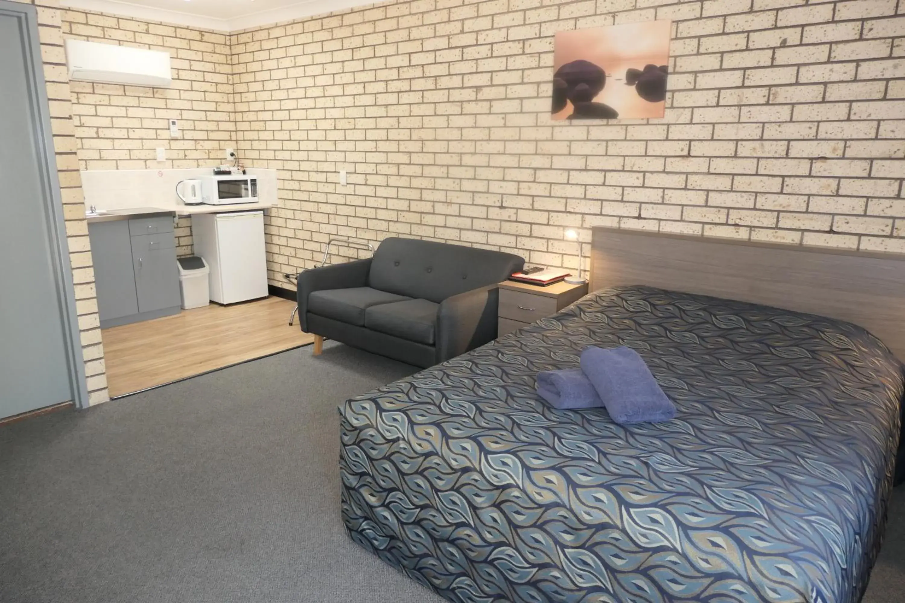 Bedroom, Bed in Cowra Crest Motel Bedroom, Bed in Cowra Crest Motel