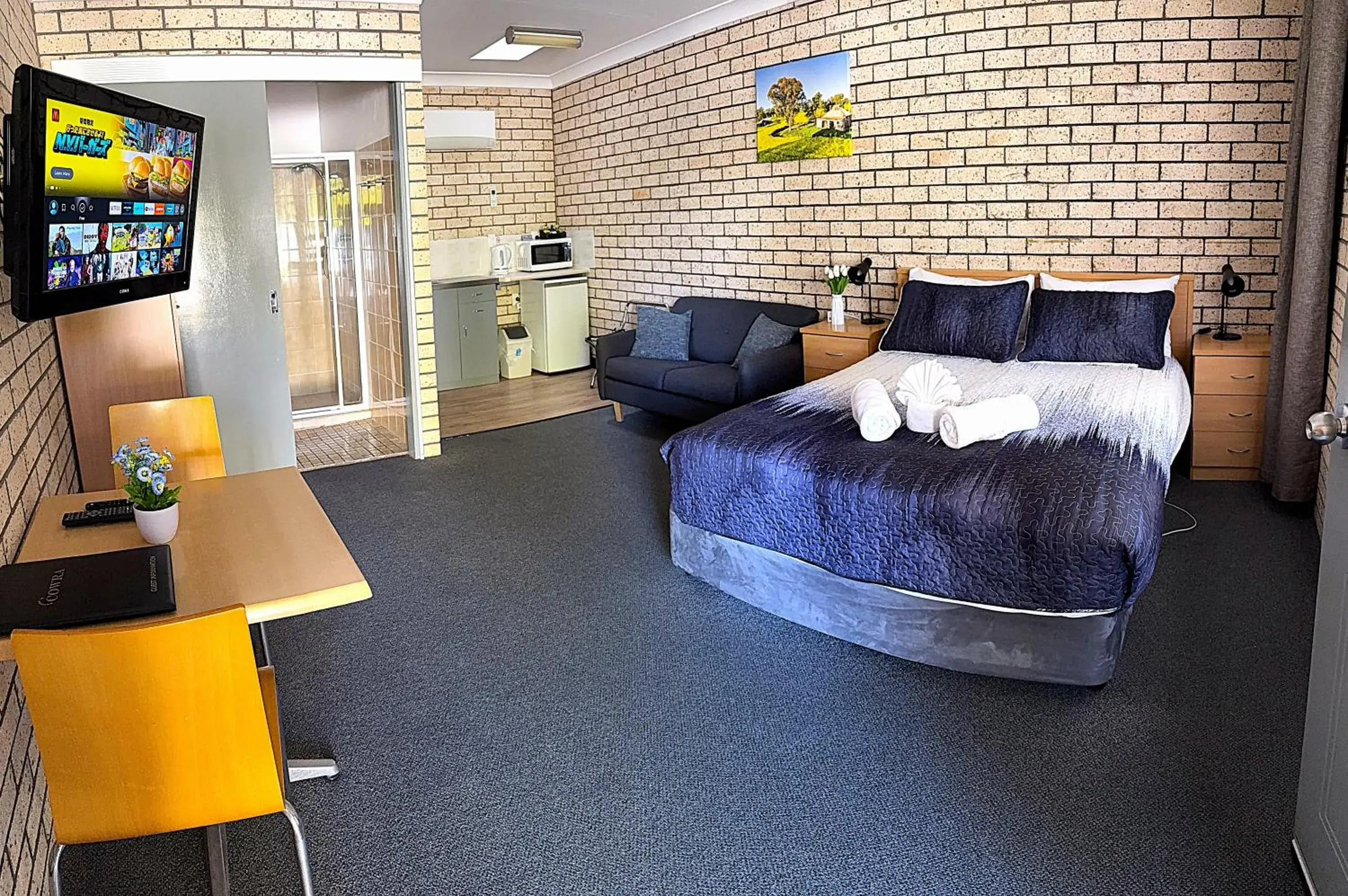 Bedroom, Bed in Cowra Crest Motel Bedroom, Bed in Cowra Crest Motel