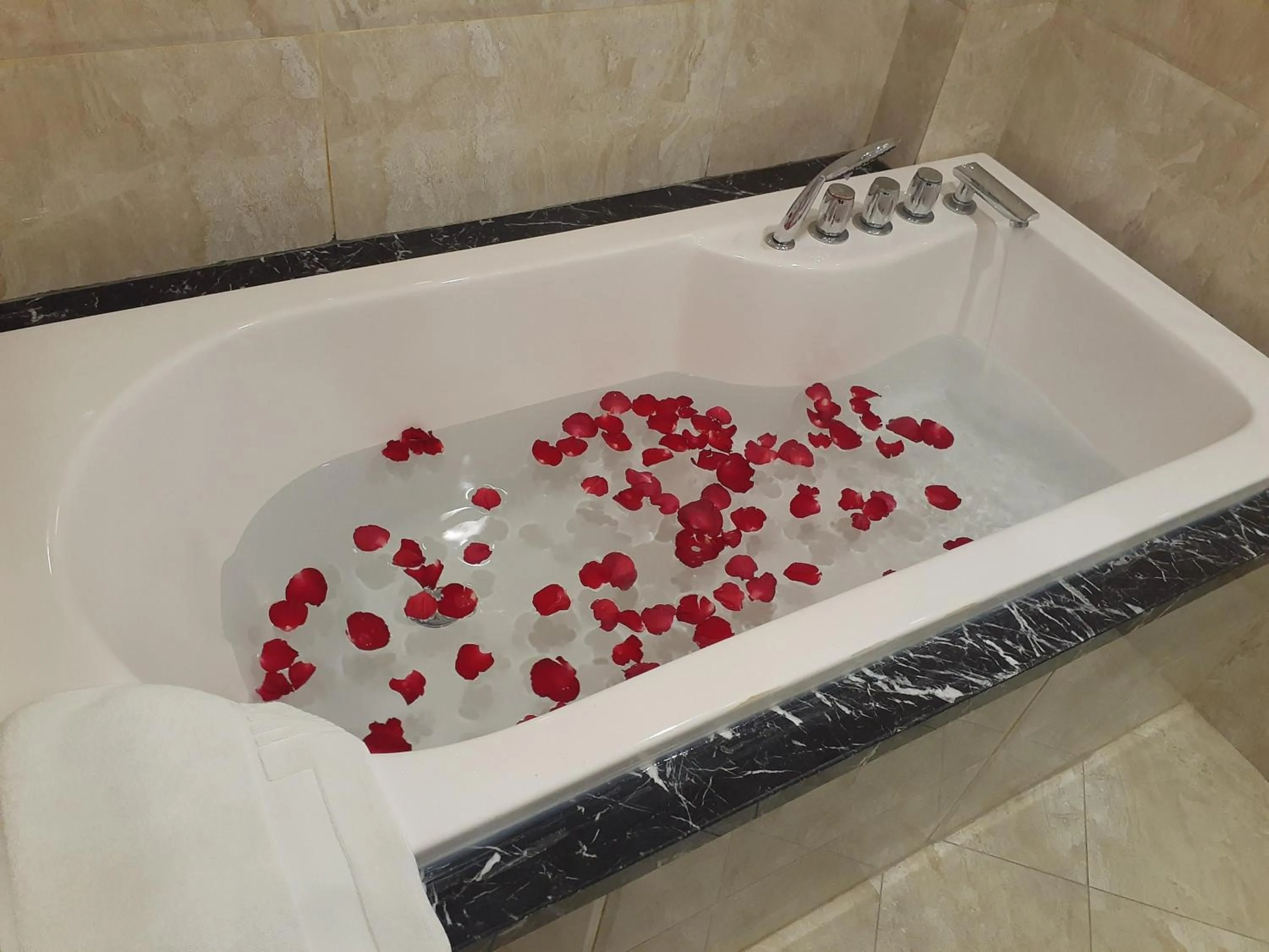 Bath in T&M Luxury Hotel Hanoi