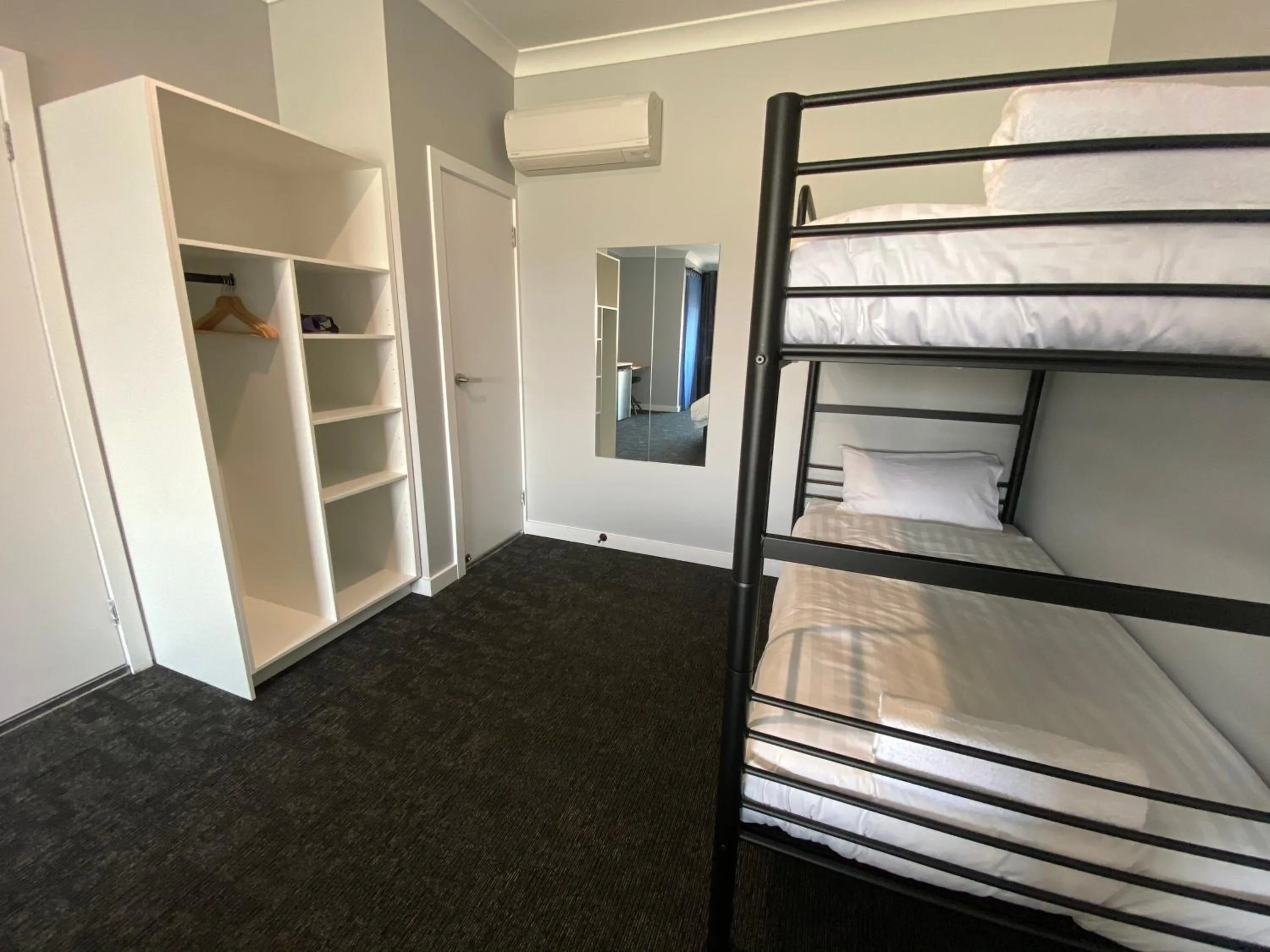 bunk bed, Bed in Vikas