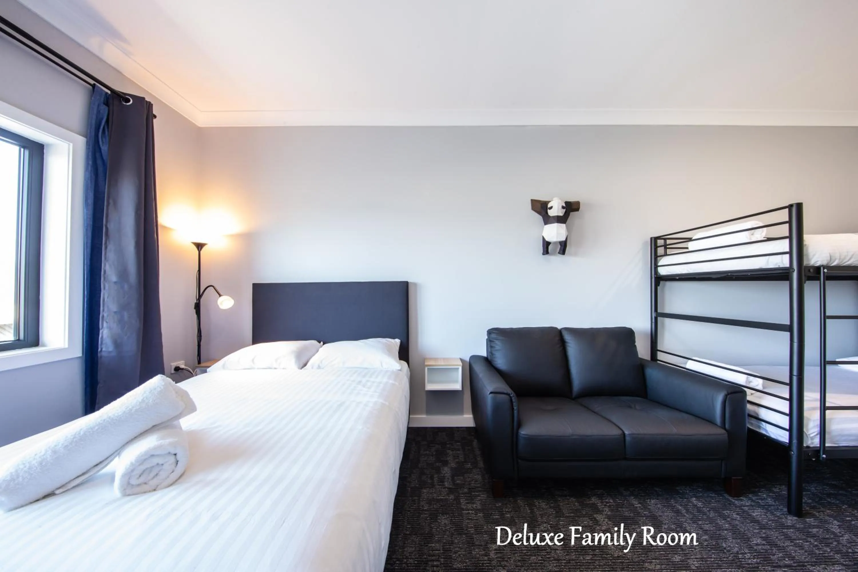 Photo of the whole room, Bed in Vikas