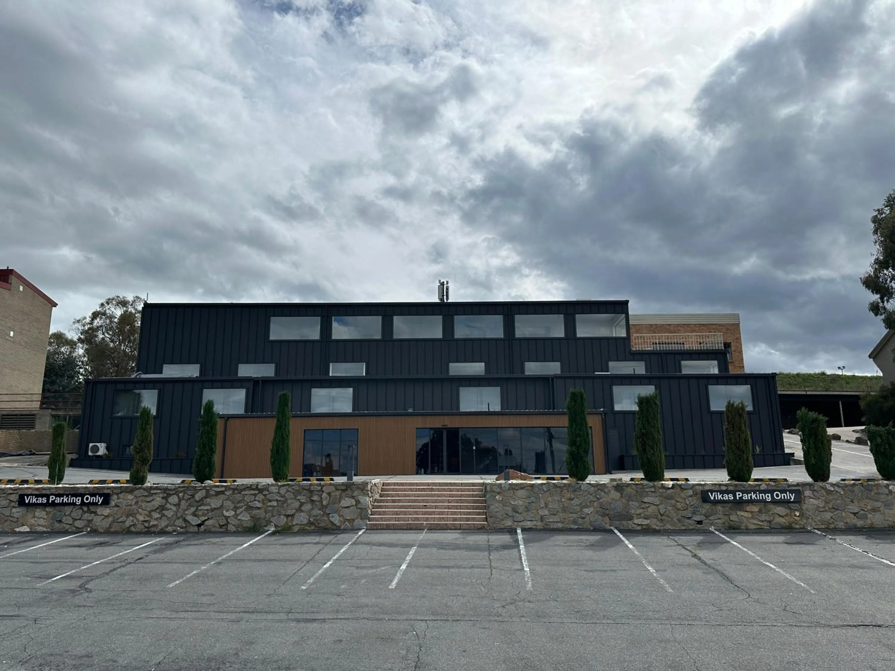 Facade/entrance in Vikas