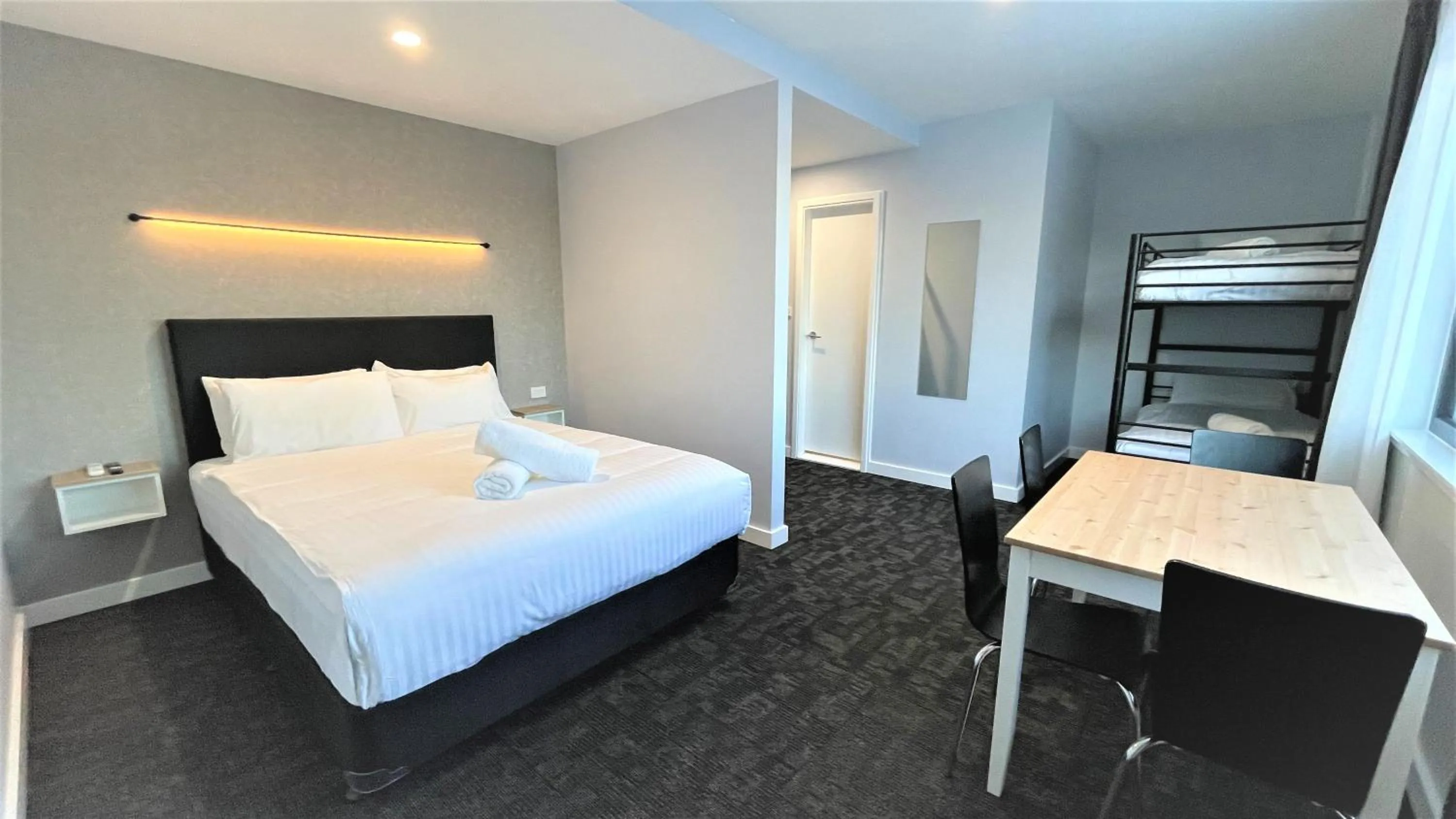 Photo of the whole room, Bed in Vikas