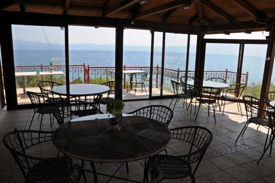 Restaurant/places to eat in Villa Eugenia